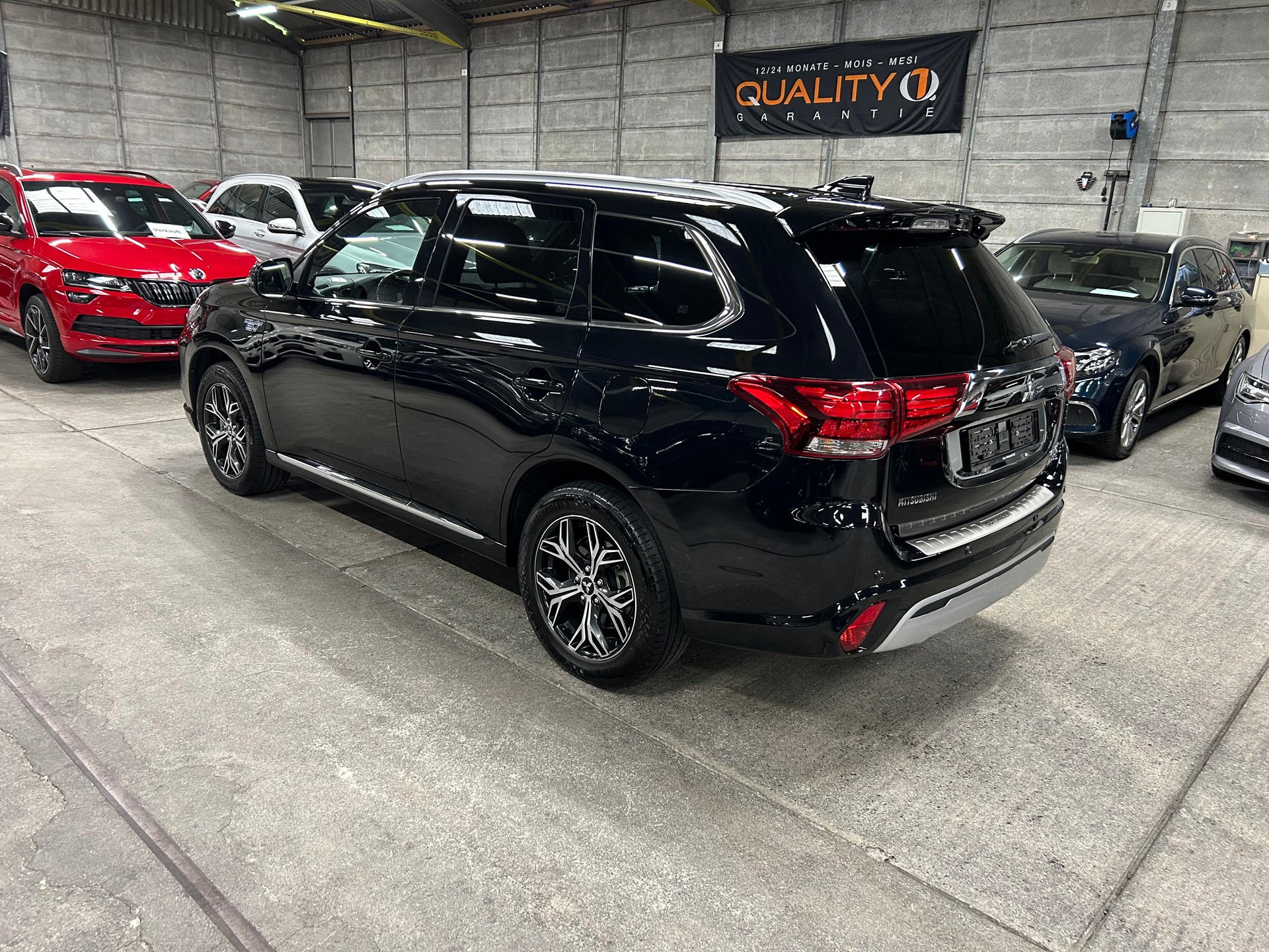 MITSUBISHI Outlander 2.4 PHEV Diamond 4WD Automatic-image-6