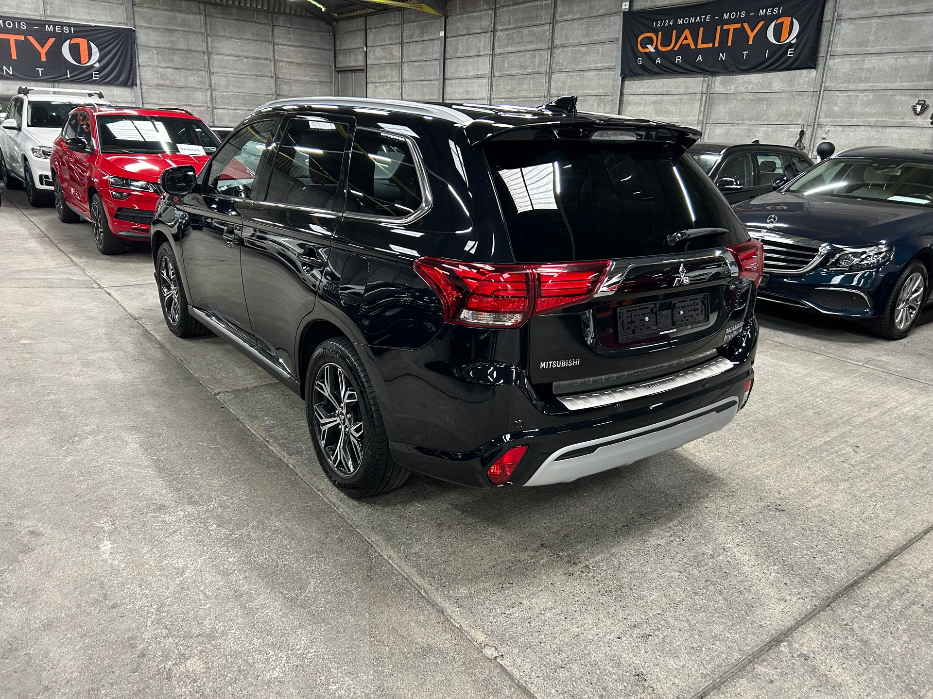 MITSUBISHI Outlander 2.4 PHEV Diamond 4WD Automatic-image-5