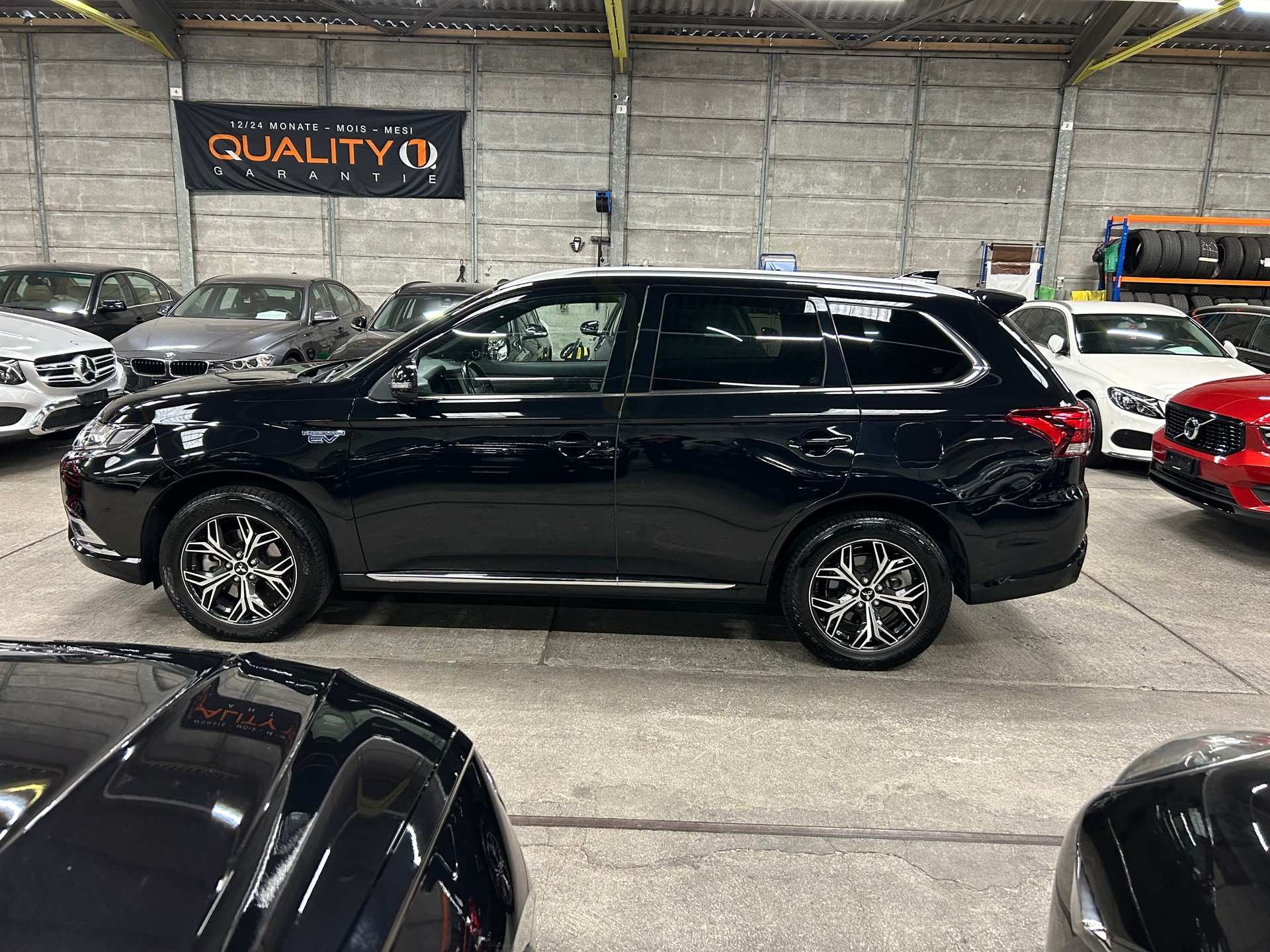 MITSUBISHI Outlander 2.4 PHEV Diamond 4WD Automatic-image-7