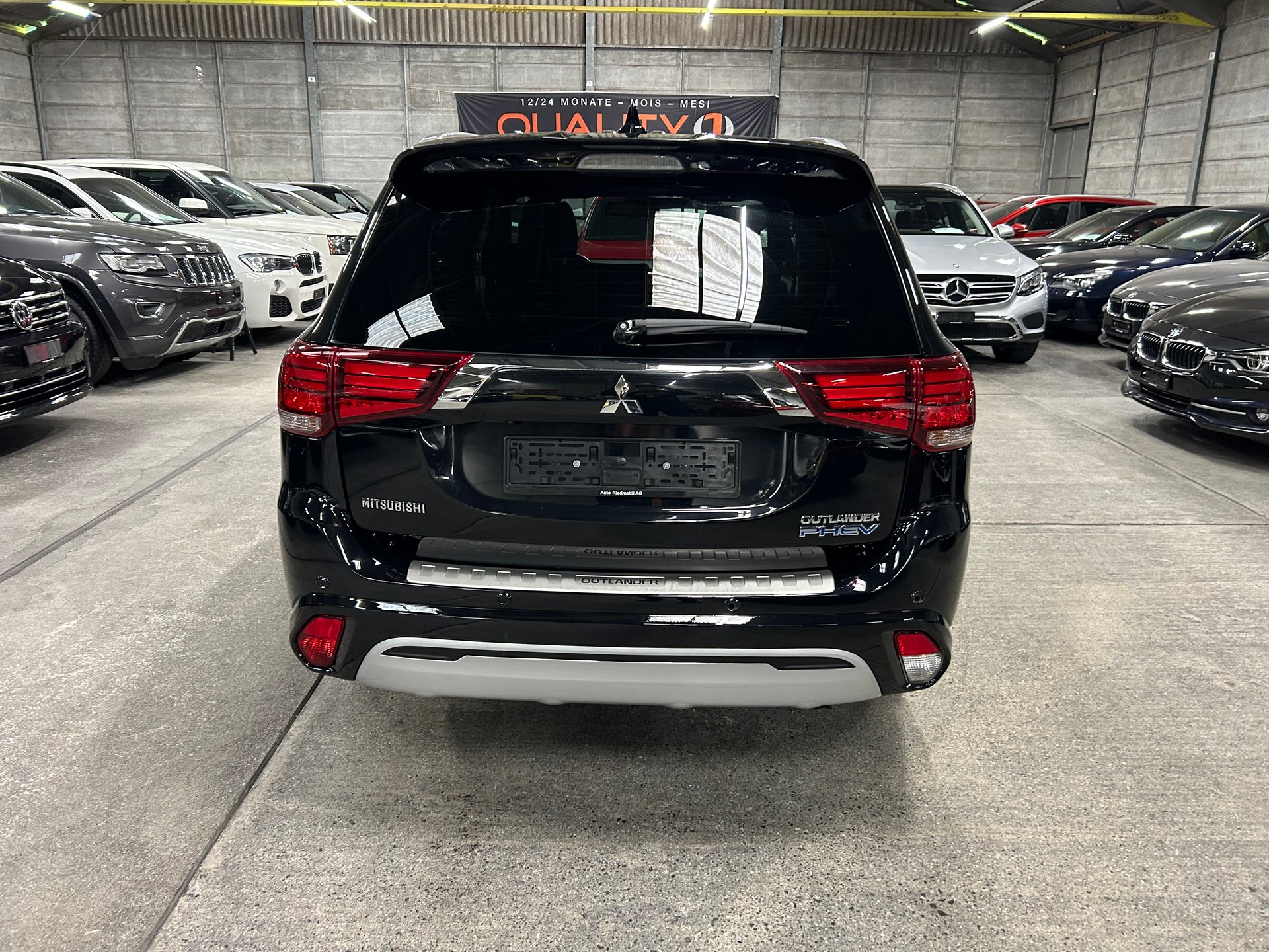 MITSUBISHI Outlander 2.4 PHEV Diamond 4WD Automatic-image-4