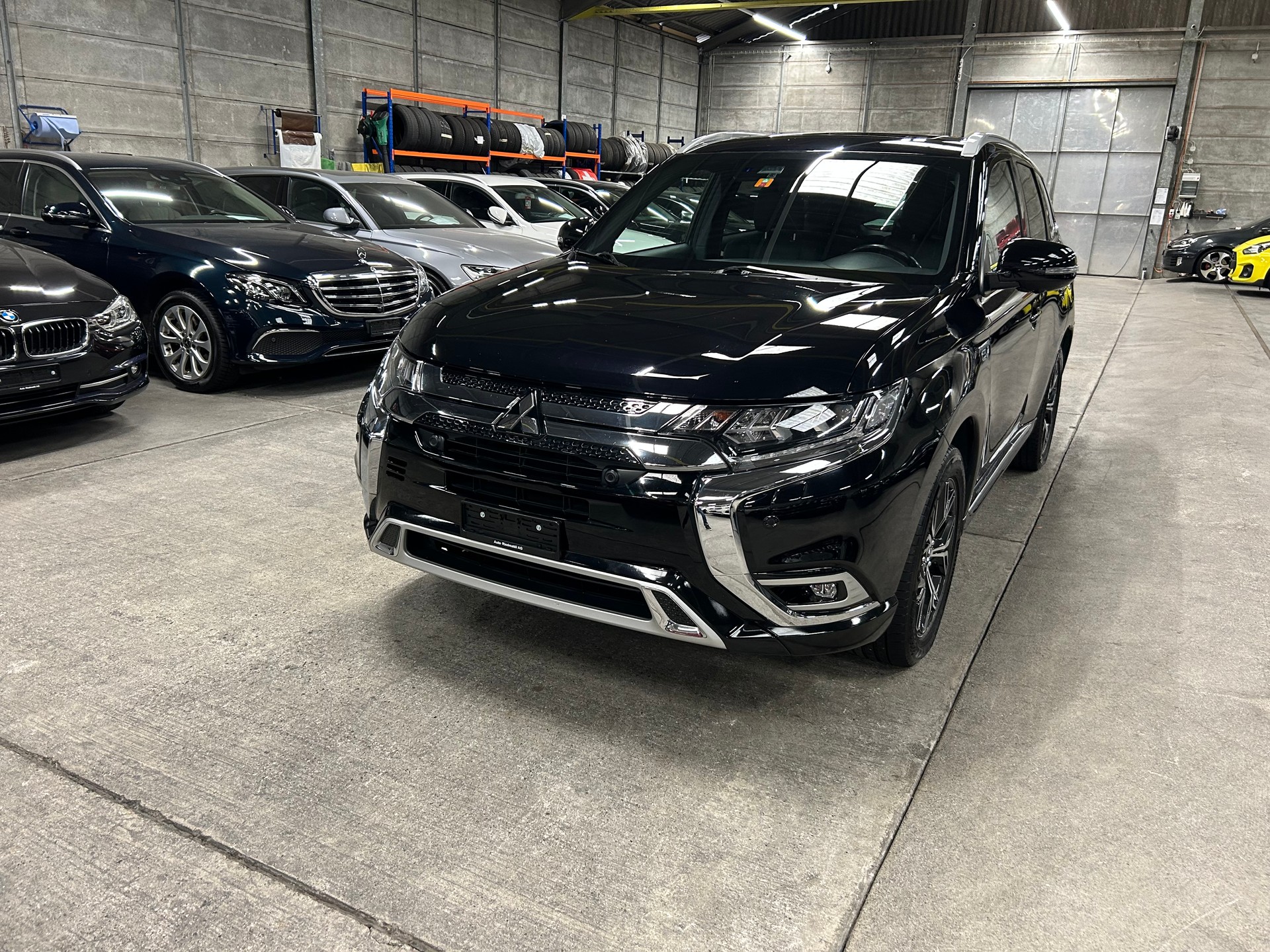 MITSUBISHI Outlander 2.4 PHEV Diamond 4WD Automatic-image-9