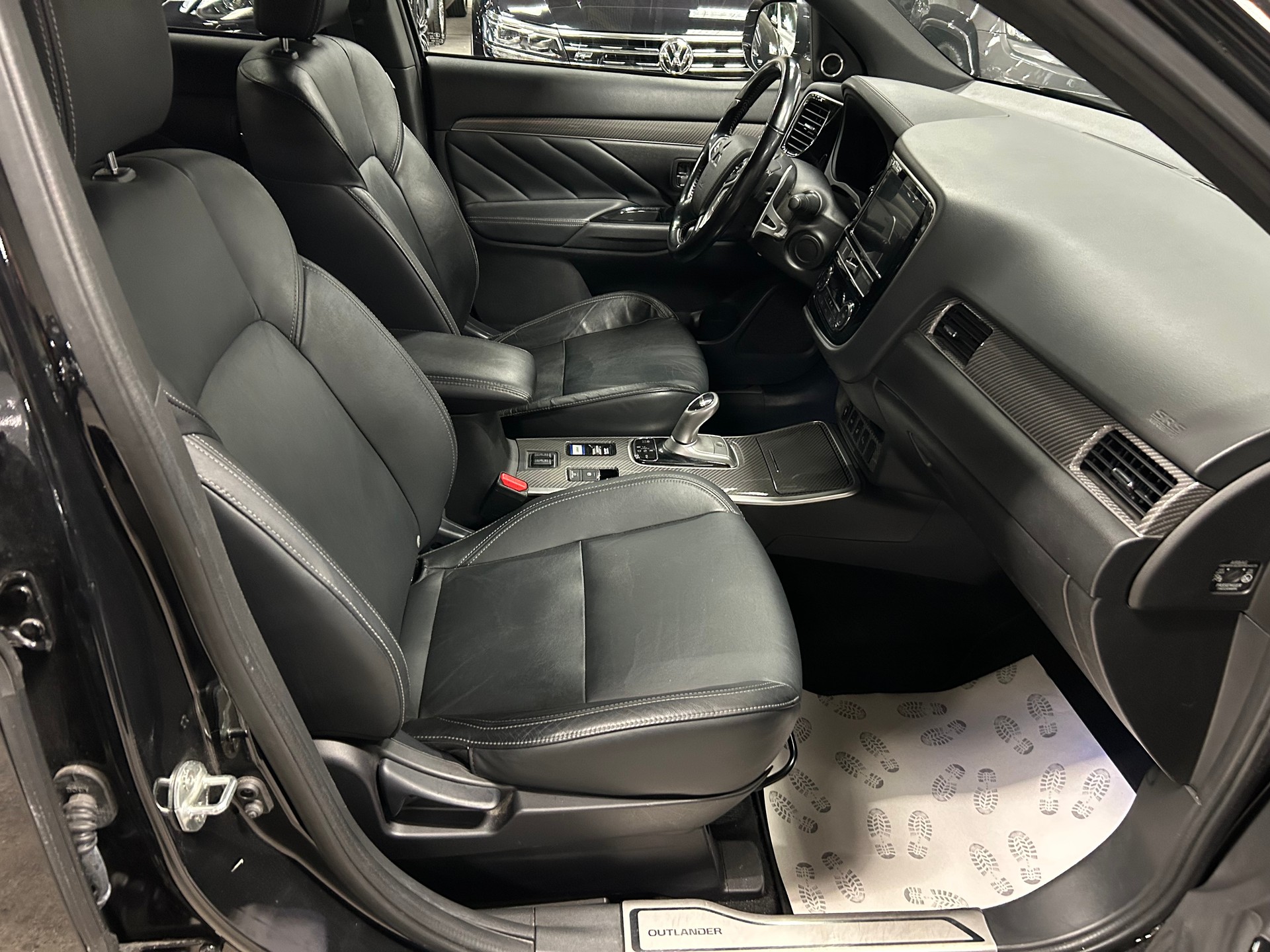 MITSUBISHI Outlander 2.4 PHEV Diamond 4WD Automatic-image-15