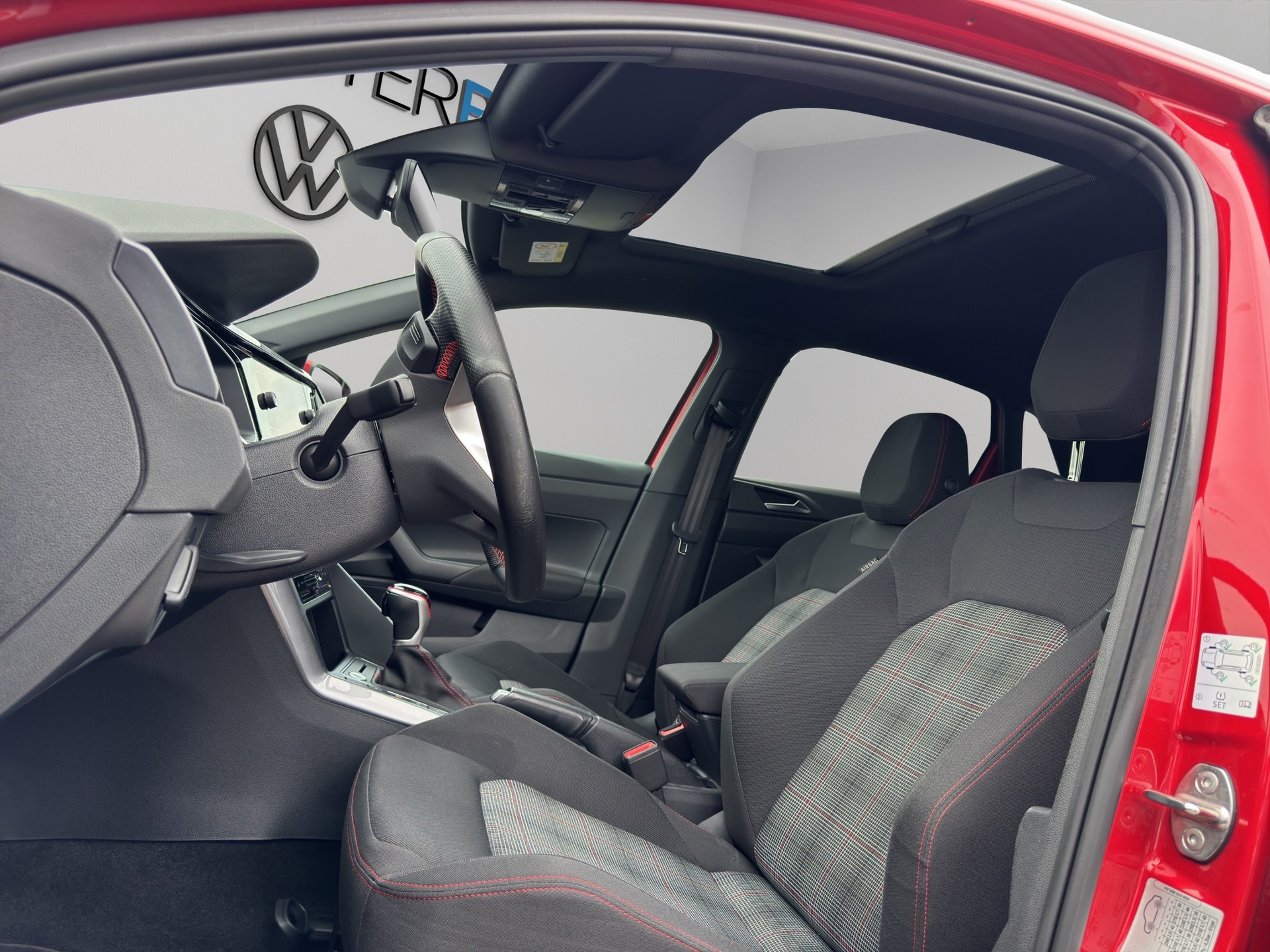 VW Polo 2.0 TSI GTI DSG-image-8