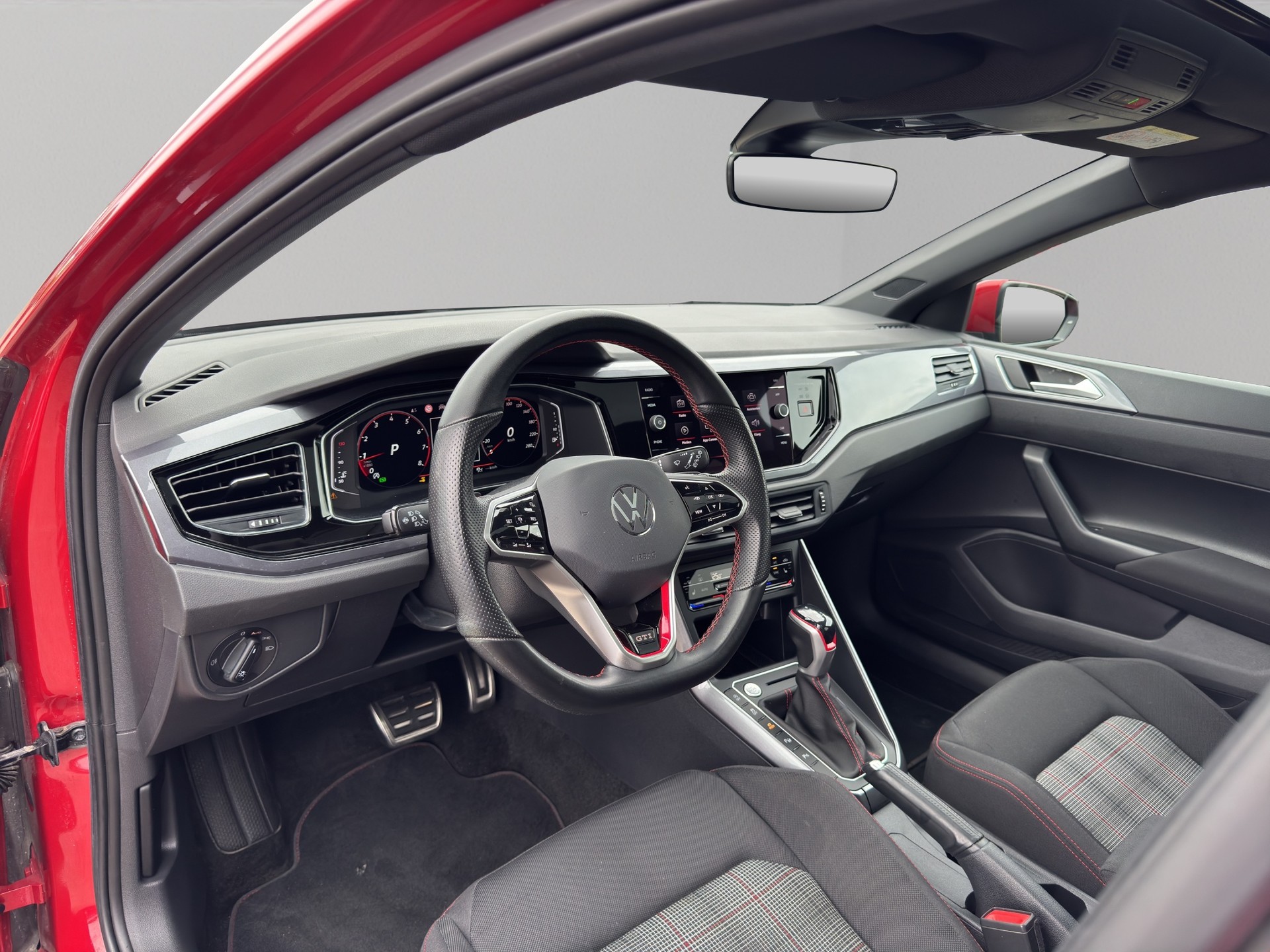 VW Polo 2.0 TSI GTI DSG-image-9