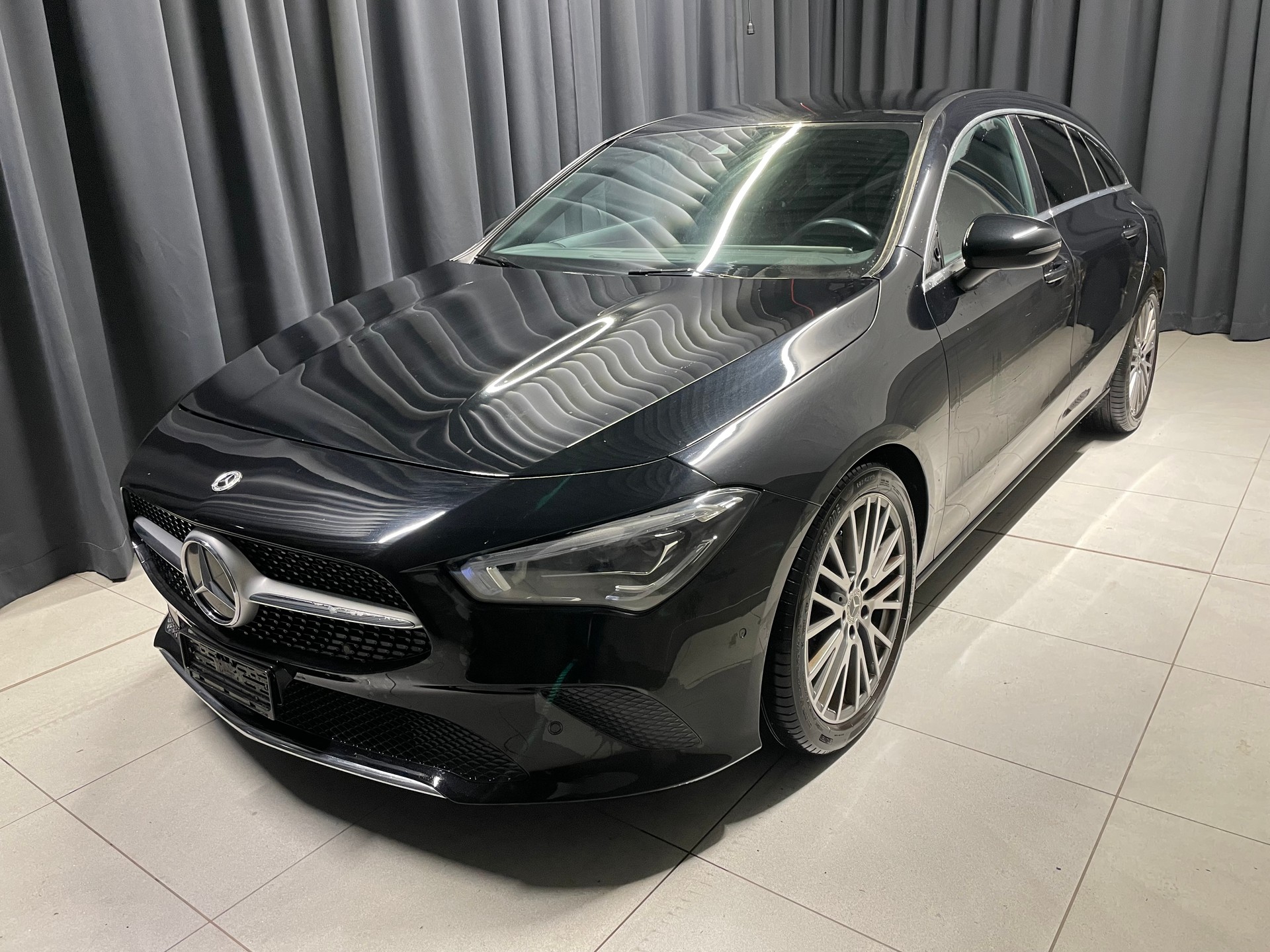 MERCEDES-BENZ CLA Shooting Brake 180 7G-DCT AMG Line (30)-image-2