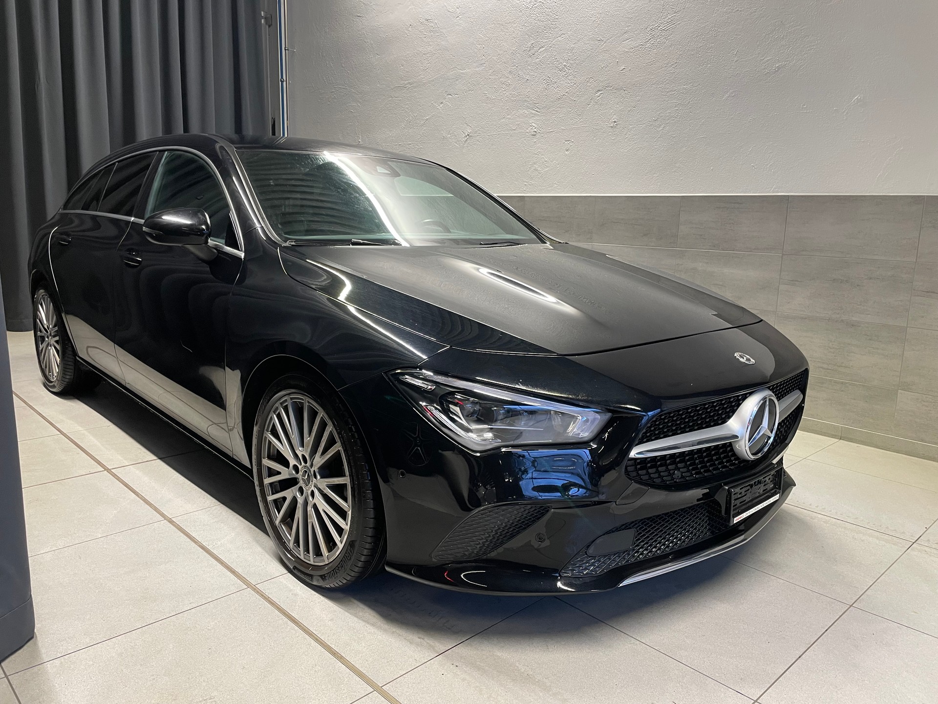 MERCEDES-BENZ CLA Shooting Brake 180 7G-DCT AMG Line (30)