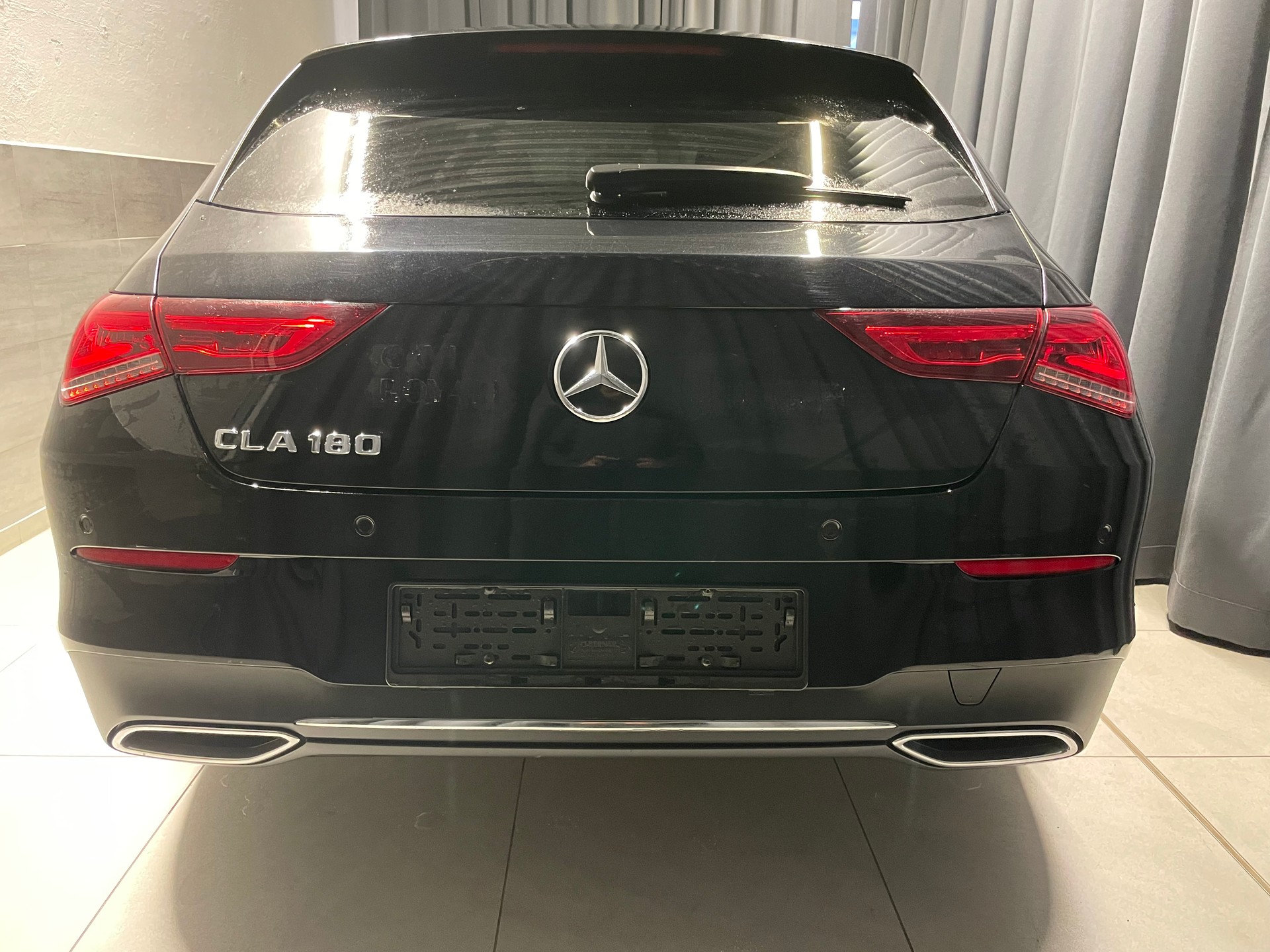 MERCEDES-BENZ CLA Shooting Brake 180 7G-DCT AMG Line (30)-image-4