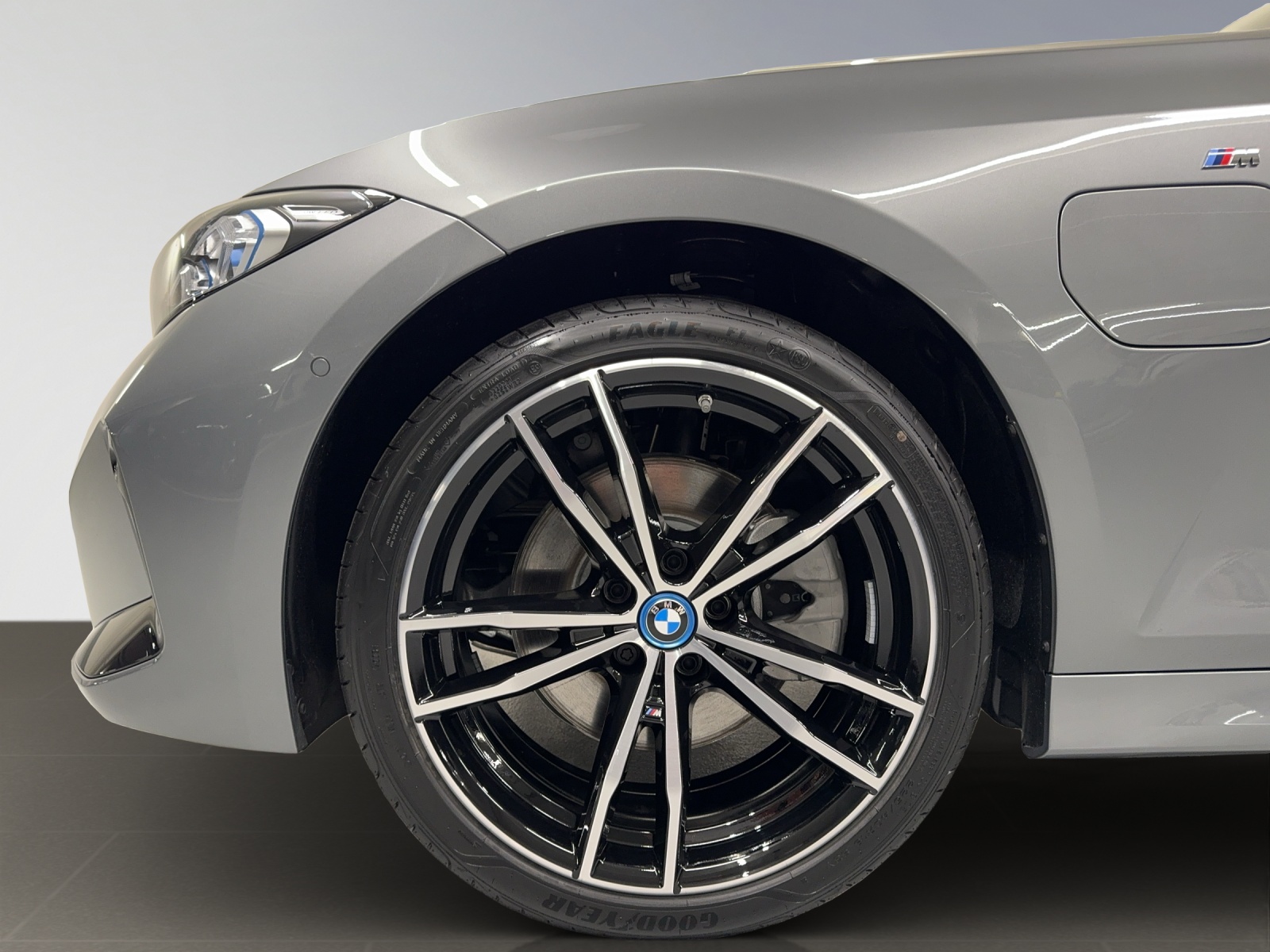 BMW 330e xDrive M Sport-image-8