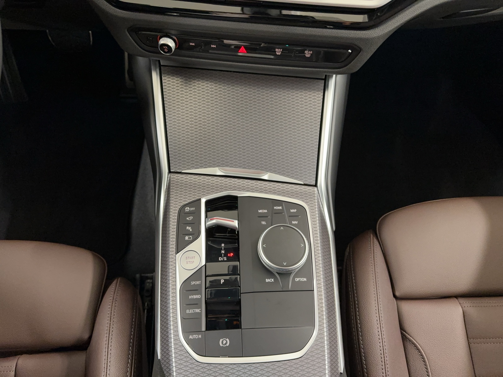 BMW 330e xDrive M Sport-image-17