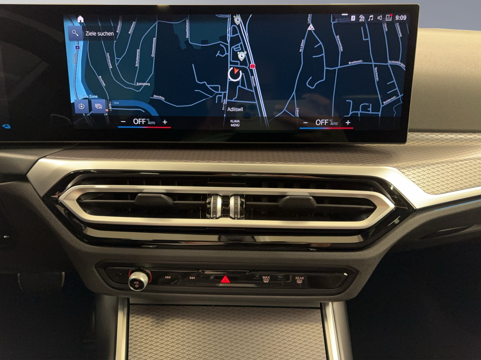 BMW 330e xDrive M Sport-image-16