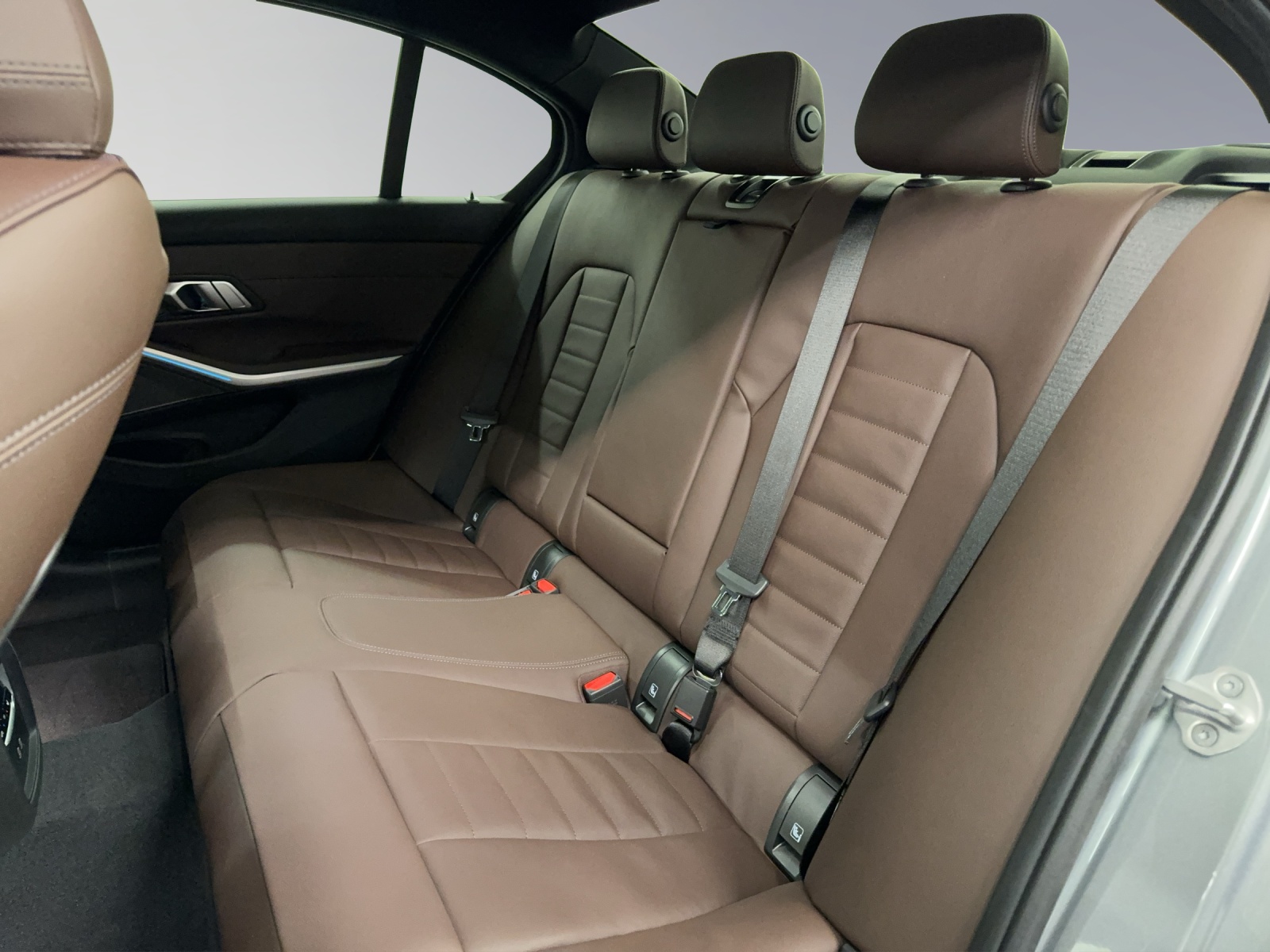 BMW 330e xDrive M Sport-image-12