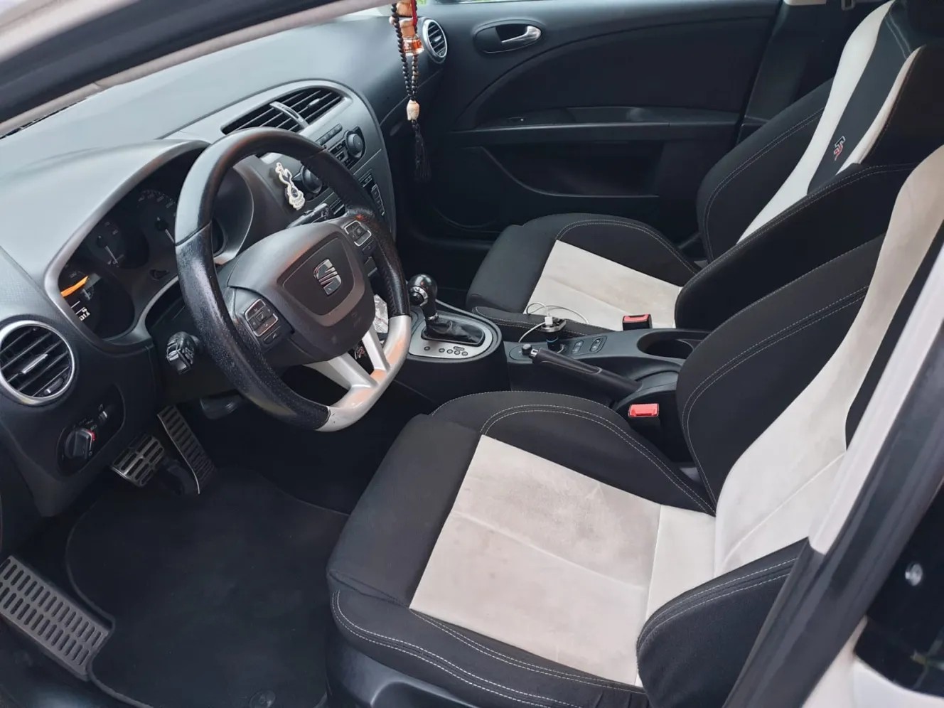 SEAT Leon 2.0 TSI FR DSG-image-4