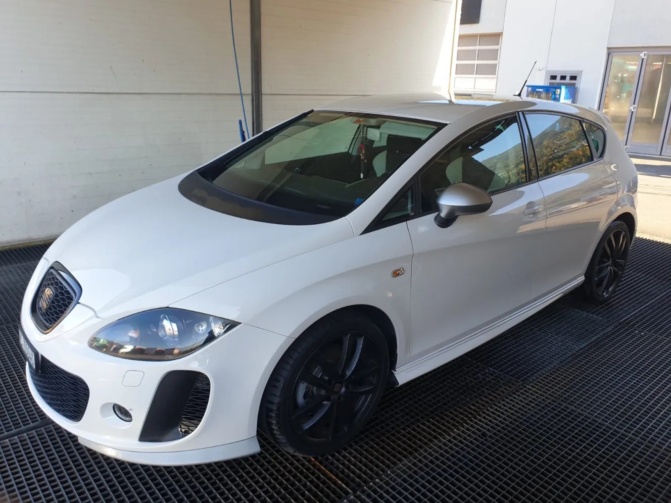 SEAT Leon 2.0 TSI FR DSG-image-3