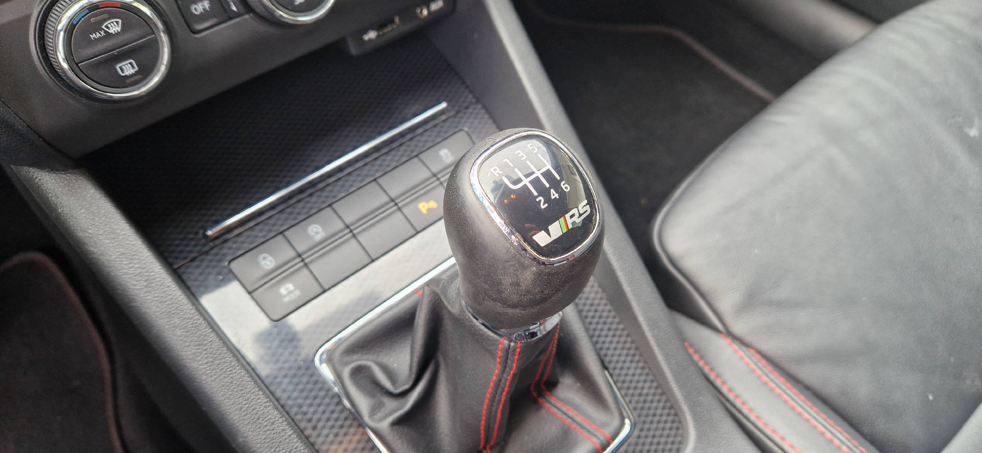 SKODA Octavia 2.0 TSI RS-image-10