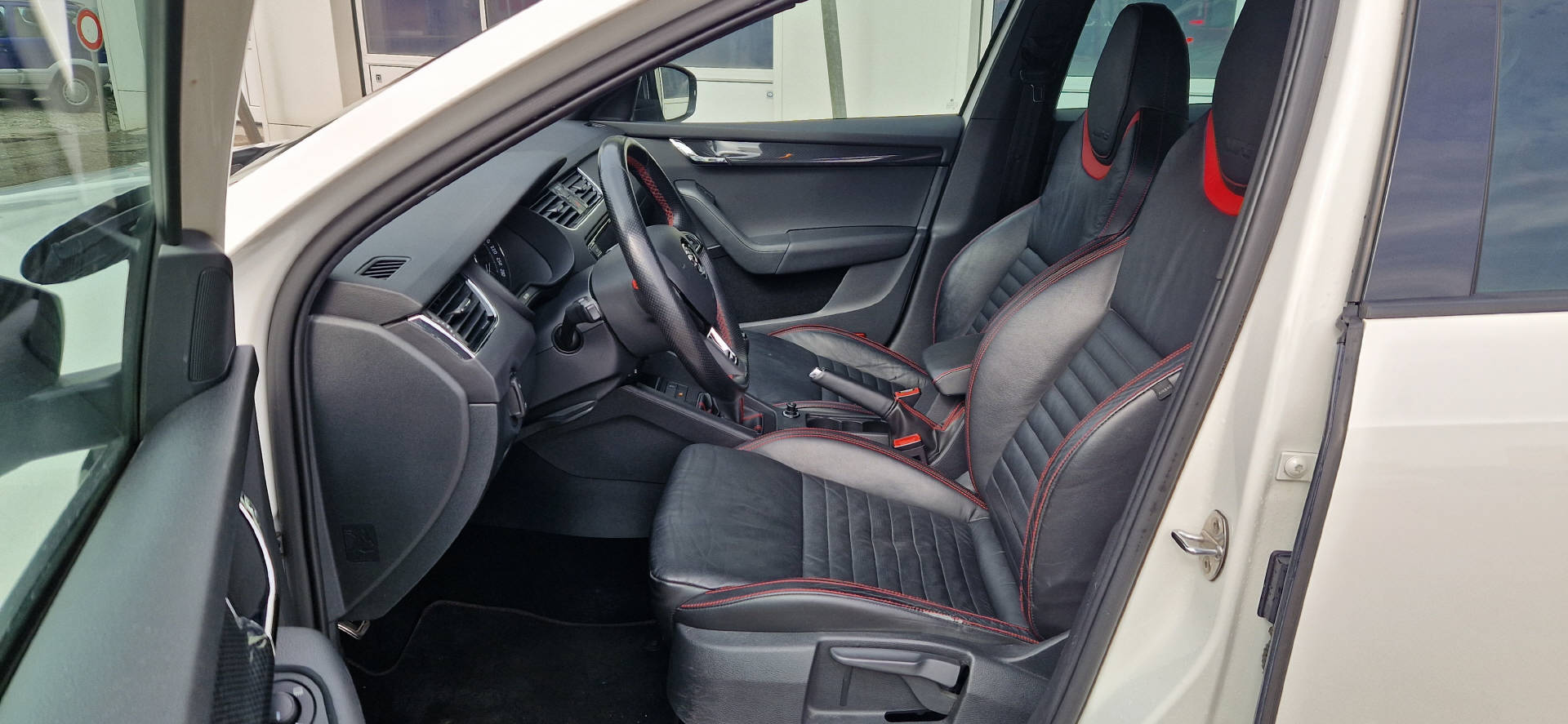 SKODA Octavia 2.0 TSI RS-image-3
