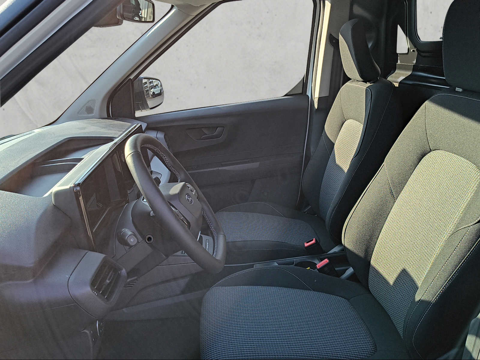 FORD E-Transit Courier Van Trend-image-11