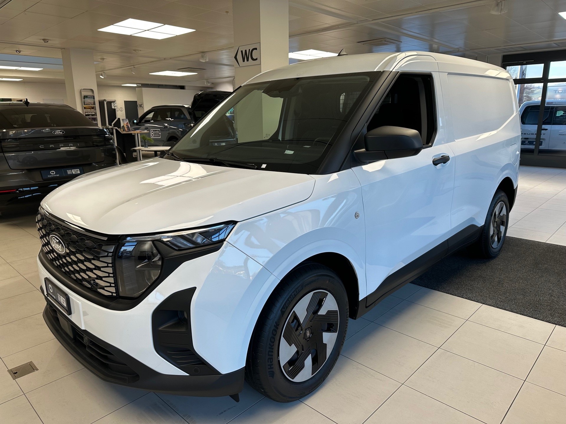 FORD E-Transit Courier Van Trend