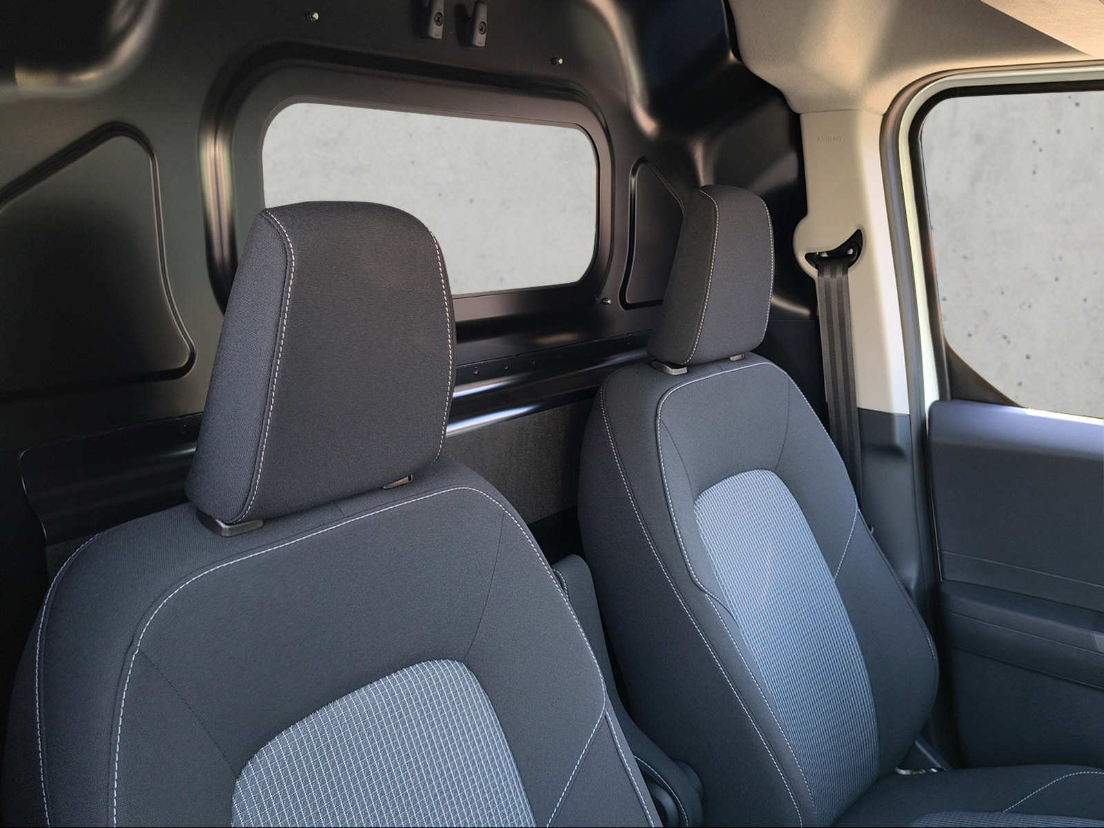 FORD E-Transit Courier Van Trend-image-12