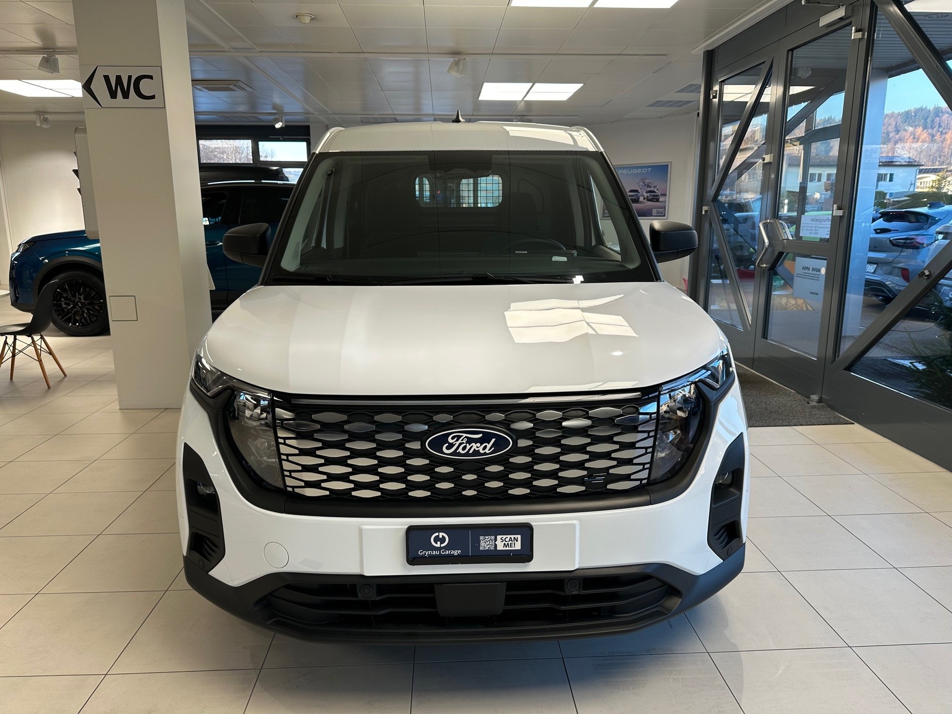 FORD E-Transit Courier Van Trend-image-1