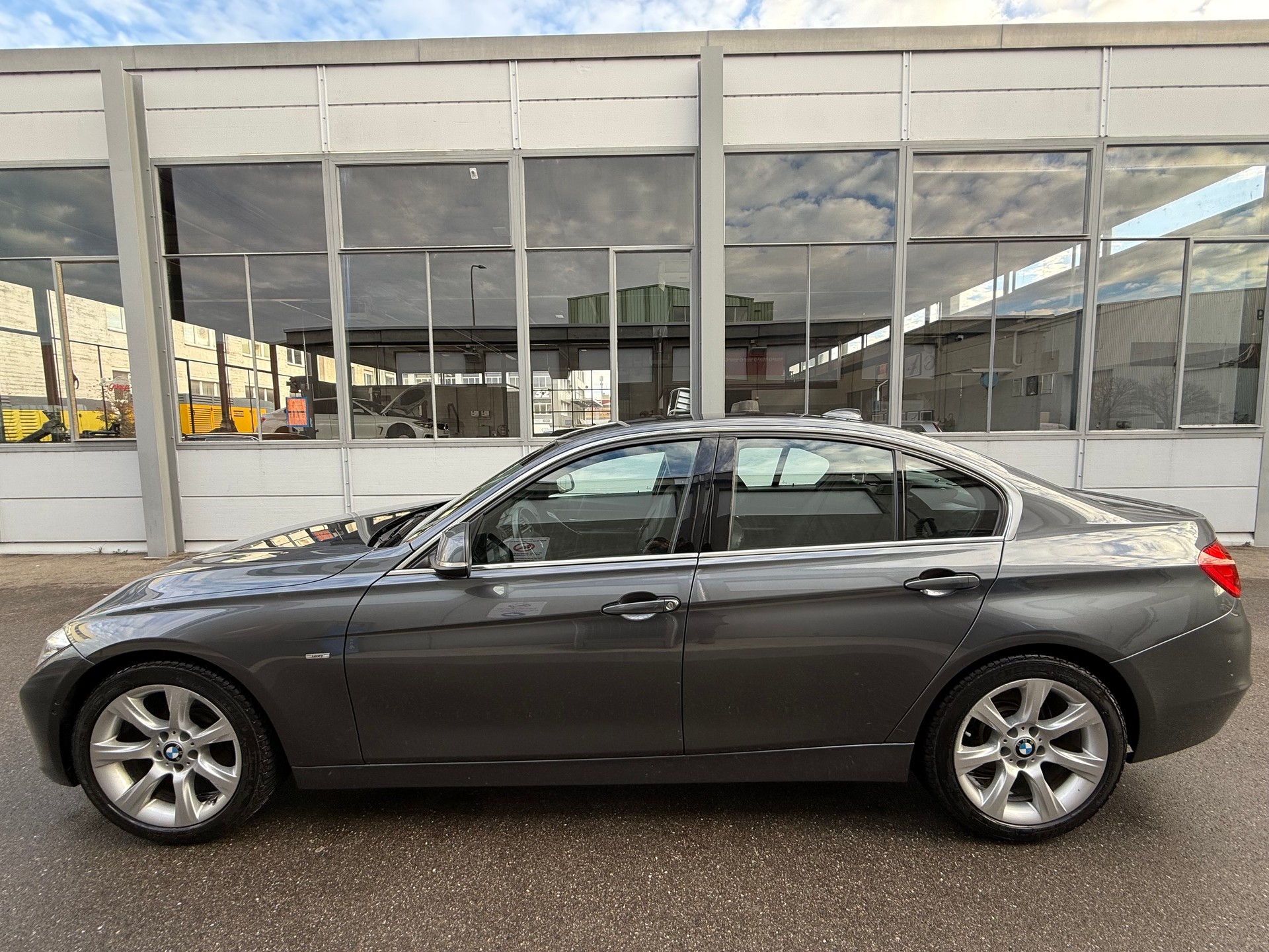 BMW 328i Luxury Line Steptronic *CH Fahrzeug *Frisch ab MFK *Automat *Rückfahrkamera *Lederausstattung *Tempomat *Head-Up Display-image-8