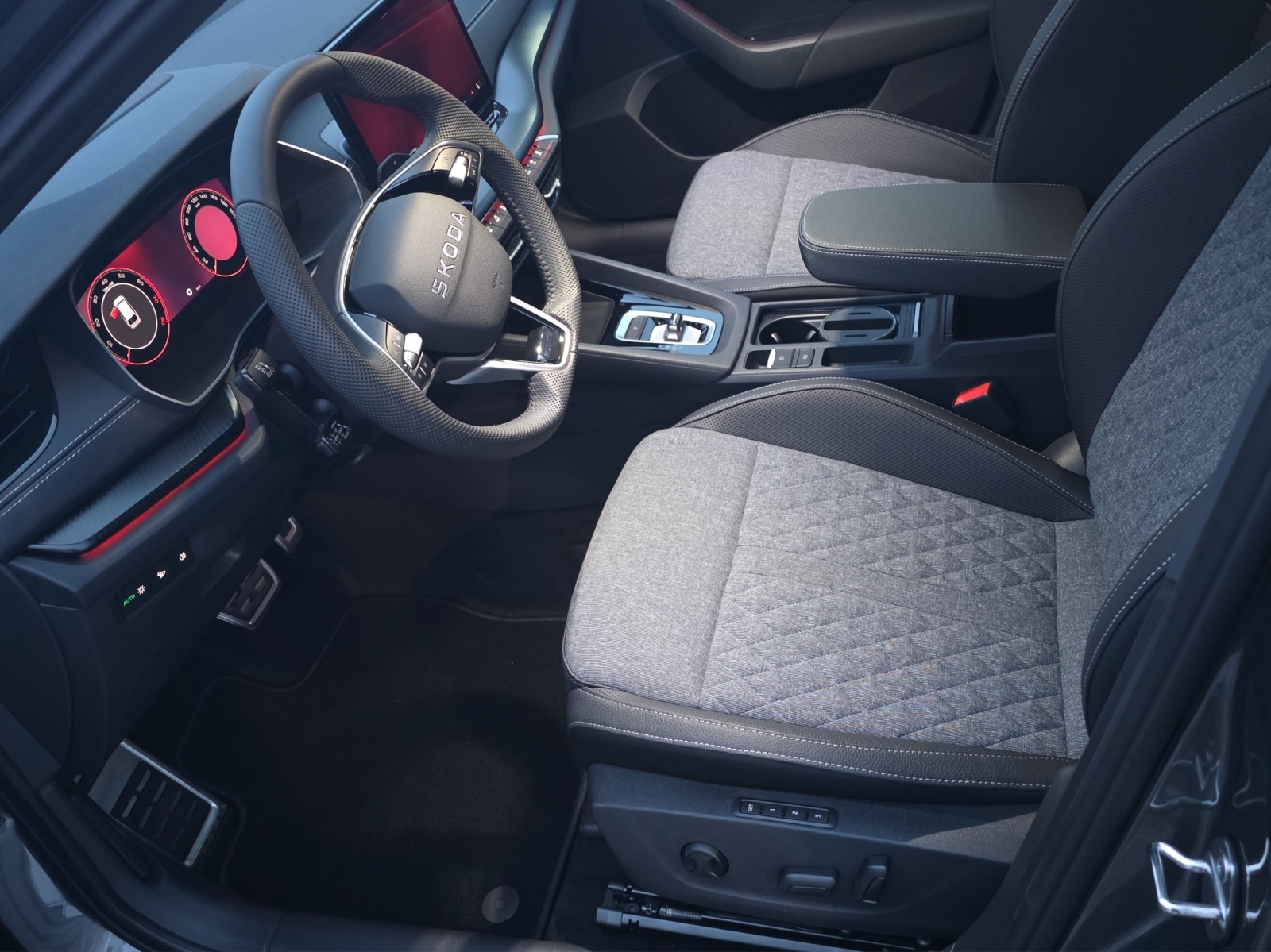 SKODA Octavia Combi 1.5 TSI mHEV DSG Sport Line-image-3