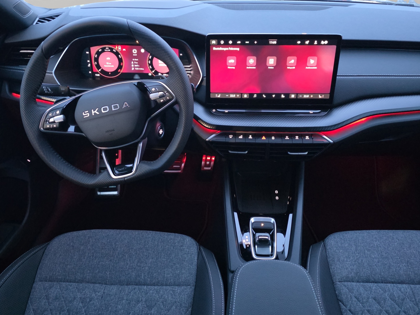 SKODA Octavia Combi 1.5 TSI mHEV DSG Sport Line-image-4