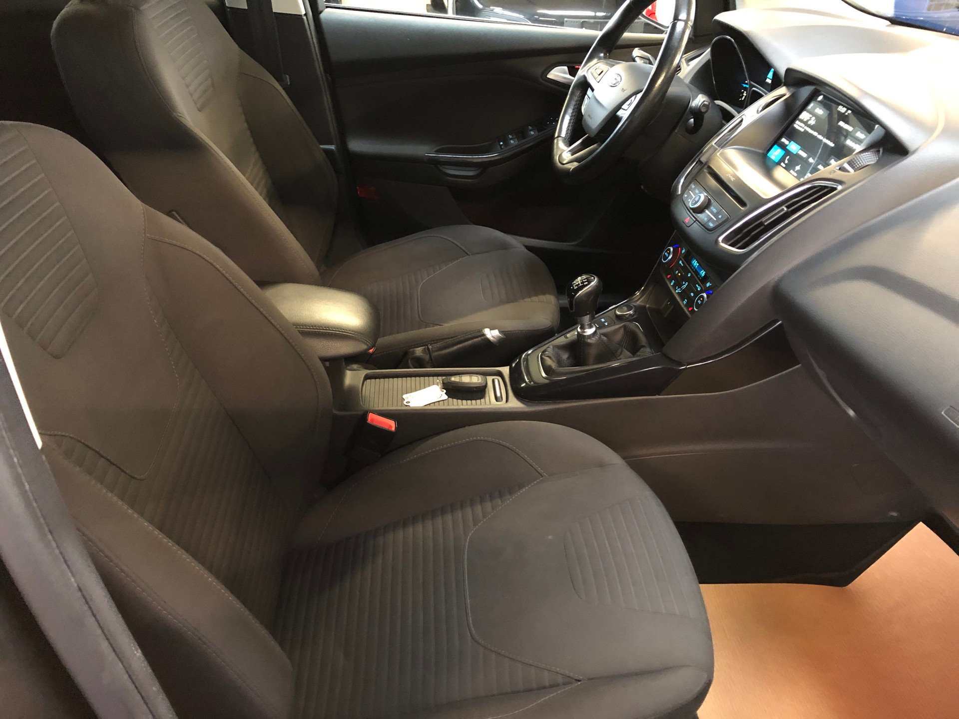 FORD Focus 1.5 TDCi ECOnetic Business-image-26