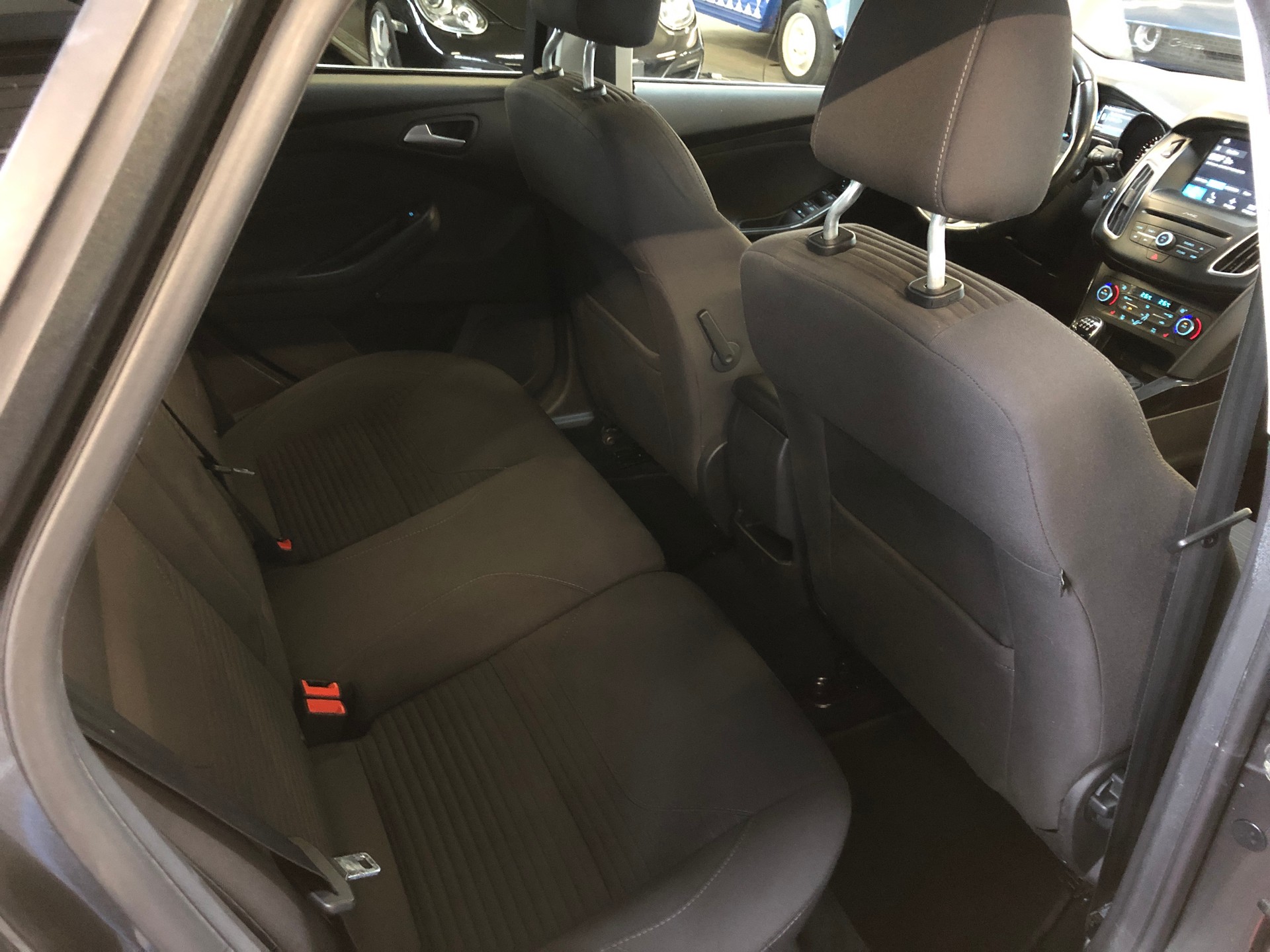 FORD Focus 1.5 TDCi ECOnetic Business-image-22