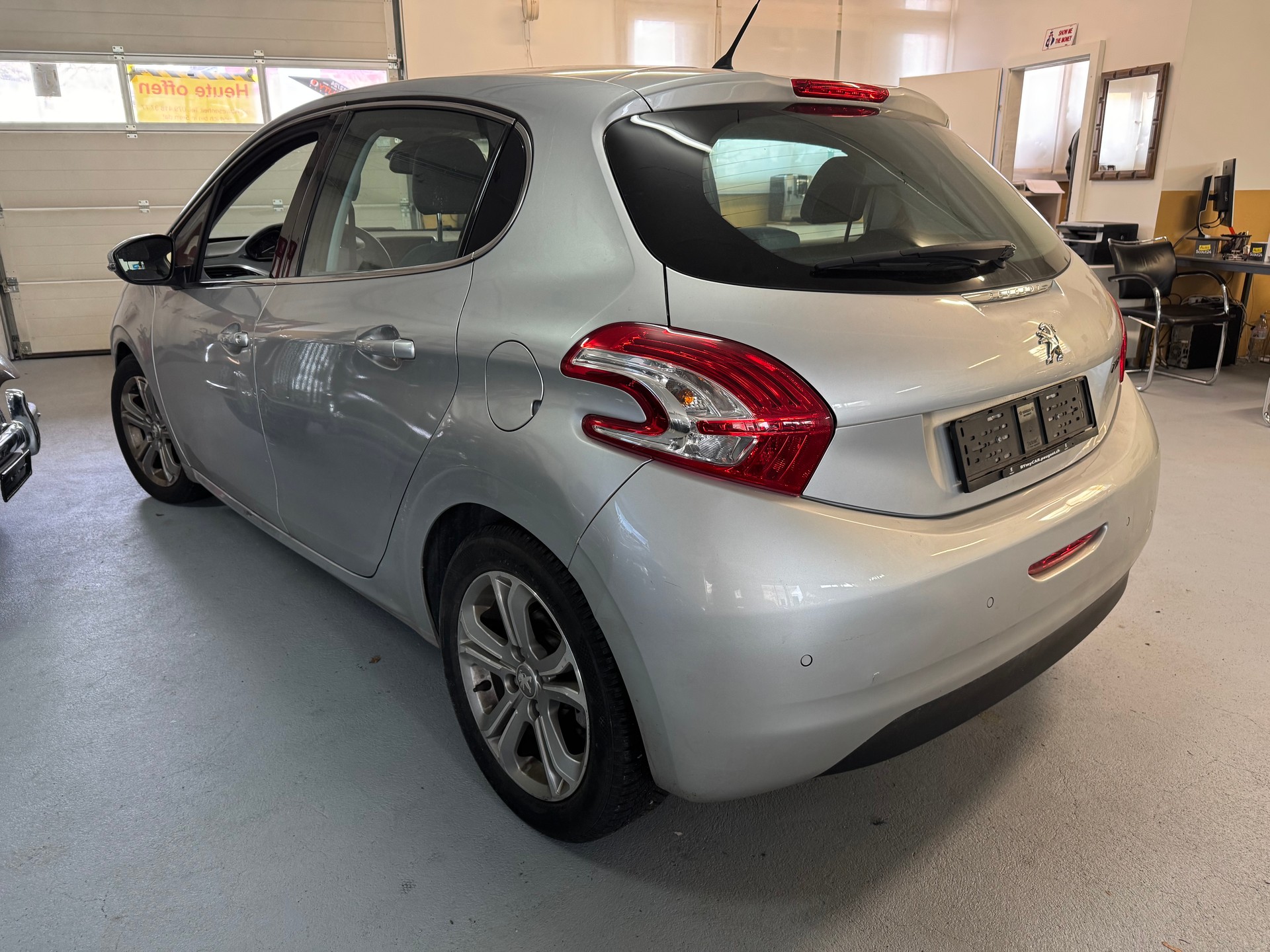PEUGEOT 208 1.6 VTI Allure Automatik-image-5