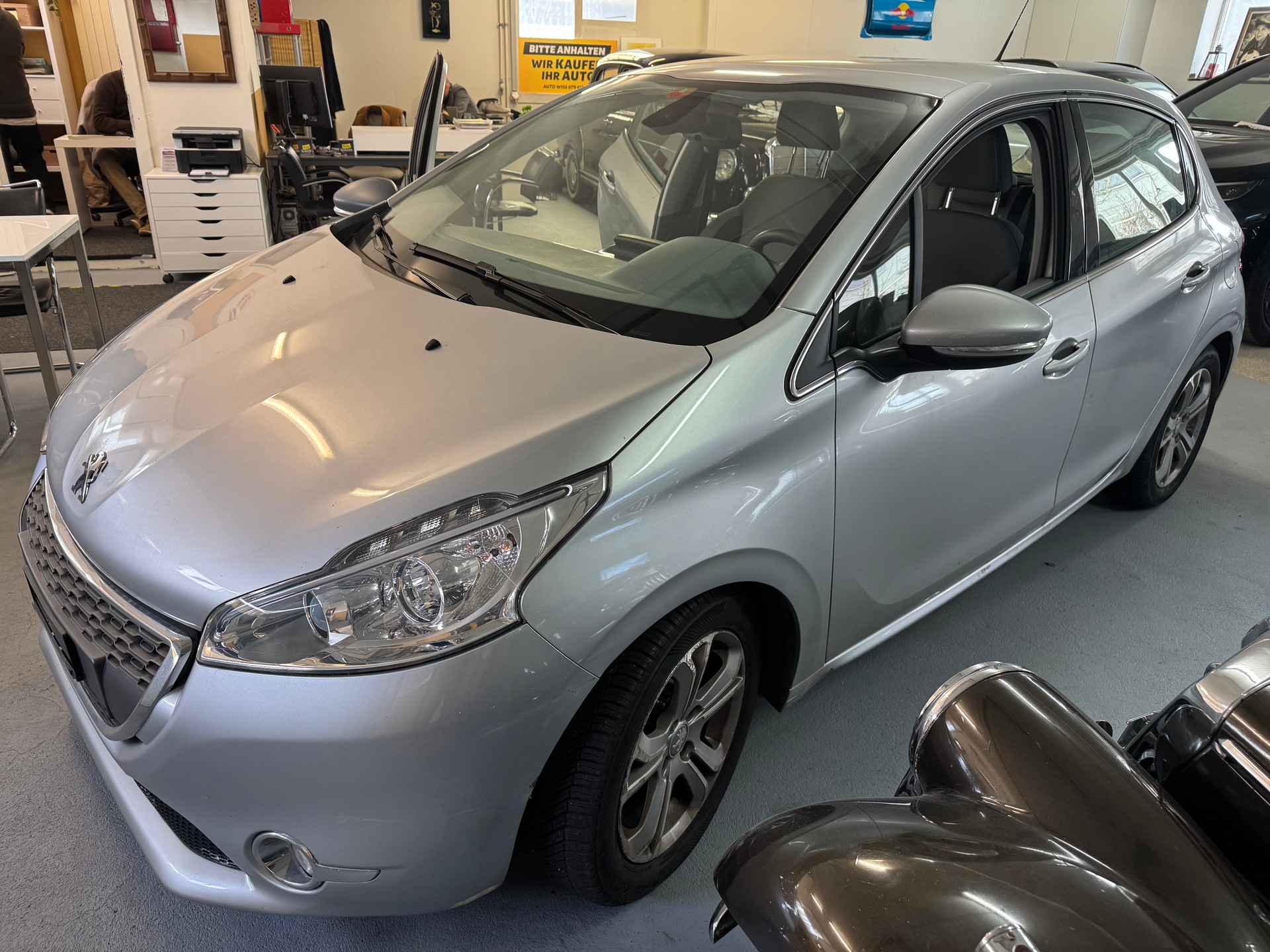 PEUGEOT 208 1.6 VTI Allure Automatik-image-2