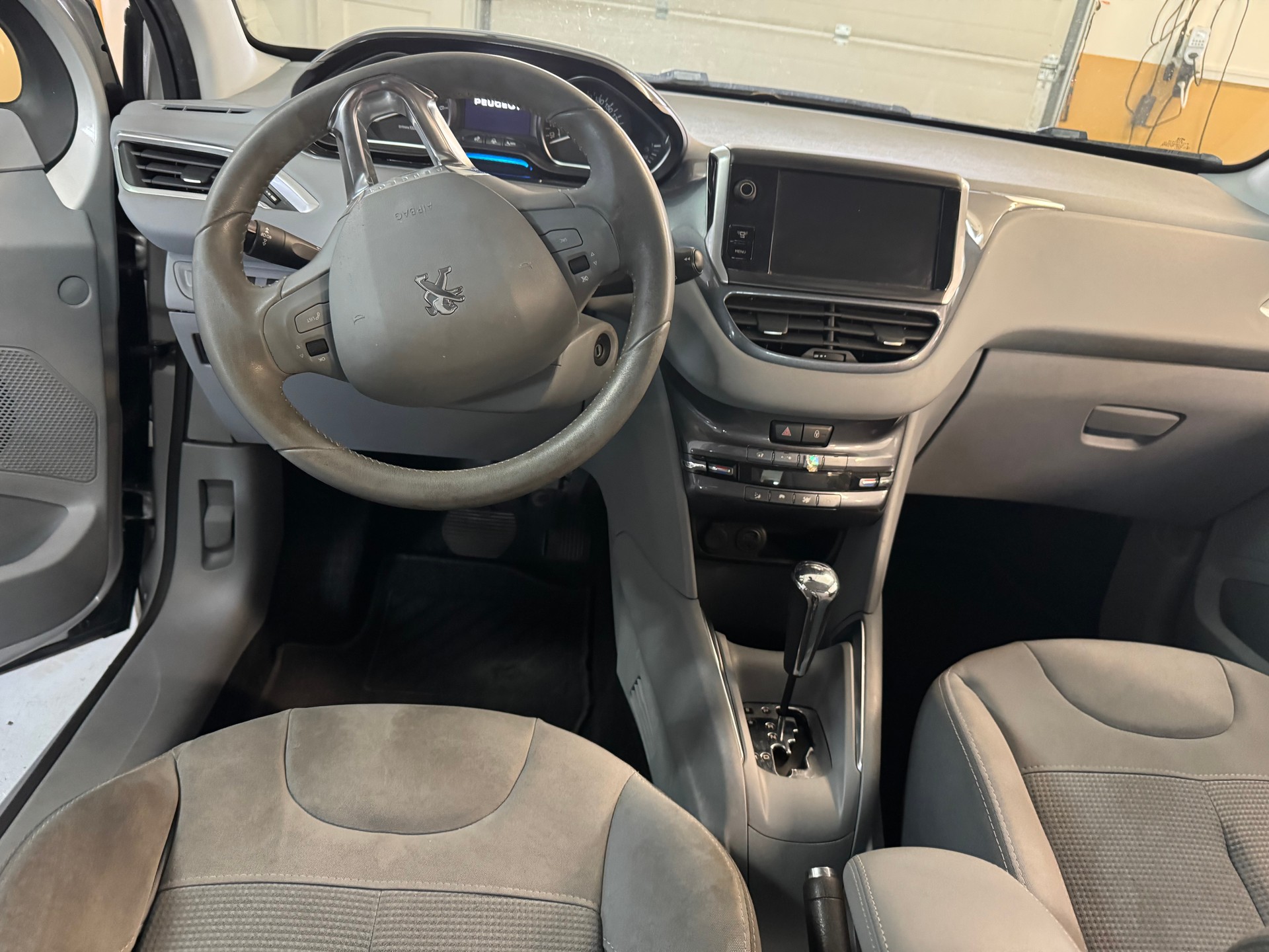 PEUGEOT 208 1.6 VTI Allure Automatik-image-6