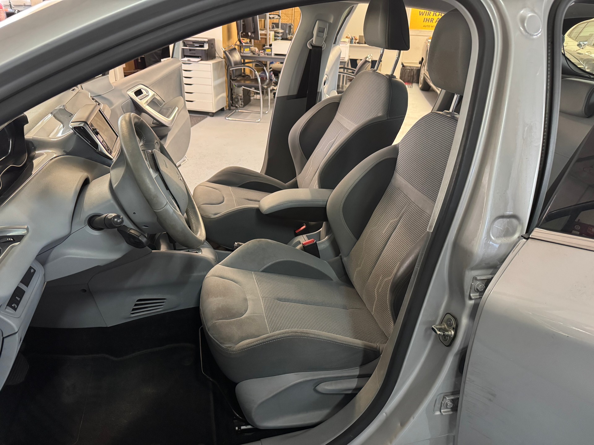 PEUGEOT 208 1.6 VTI Allure Automatik-image-8
