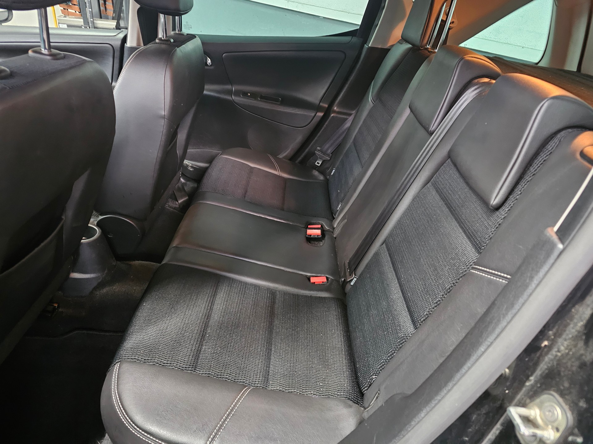 PEUGEOT 207 SW 1.6 16V Swiss Edition-image-2
