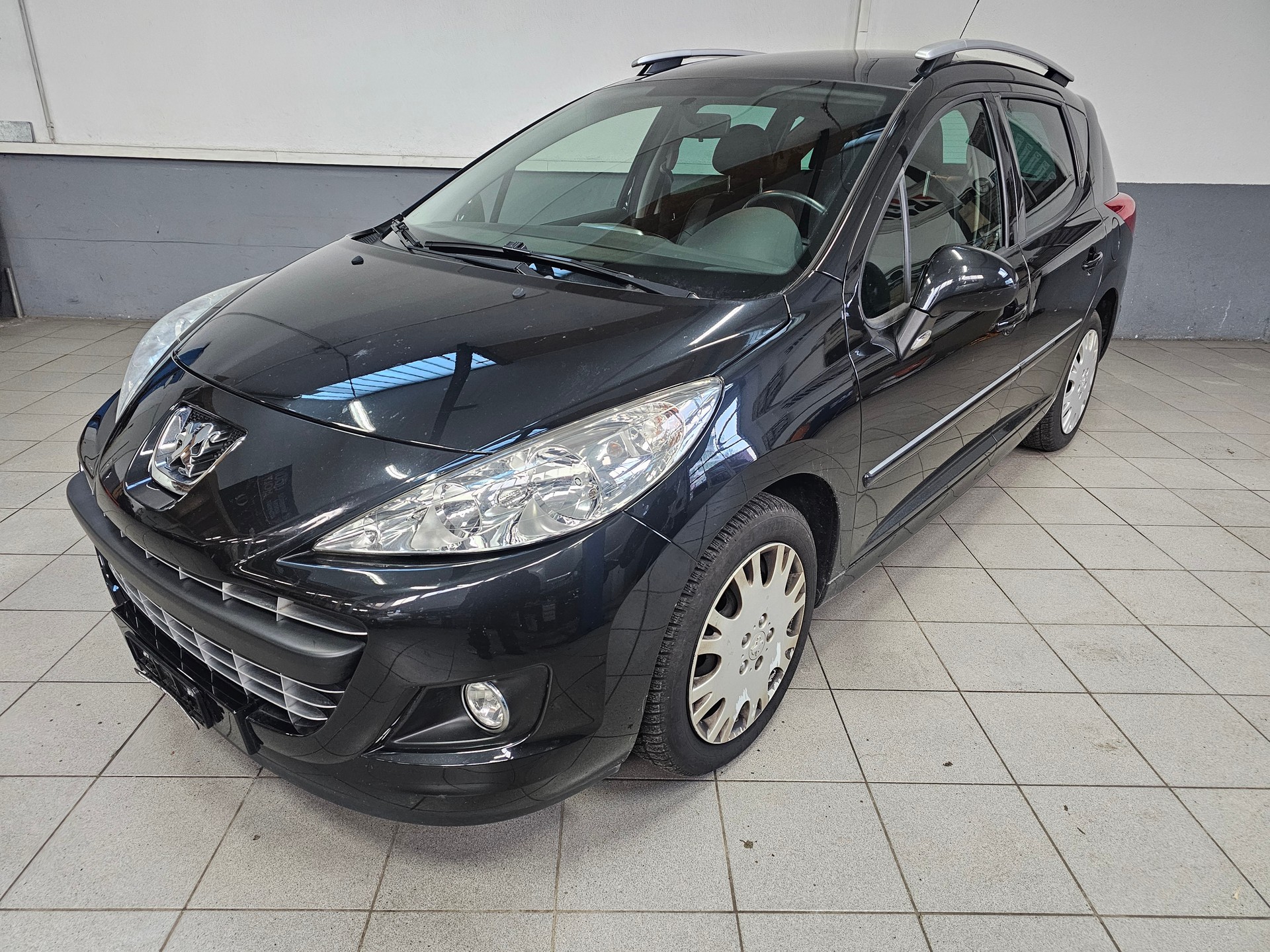 PEUGEOT 207 SW 1.6 16V Swiss Edition-image-1