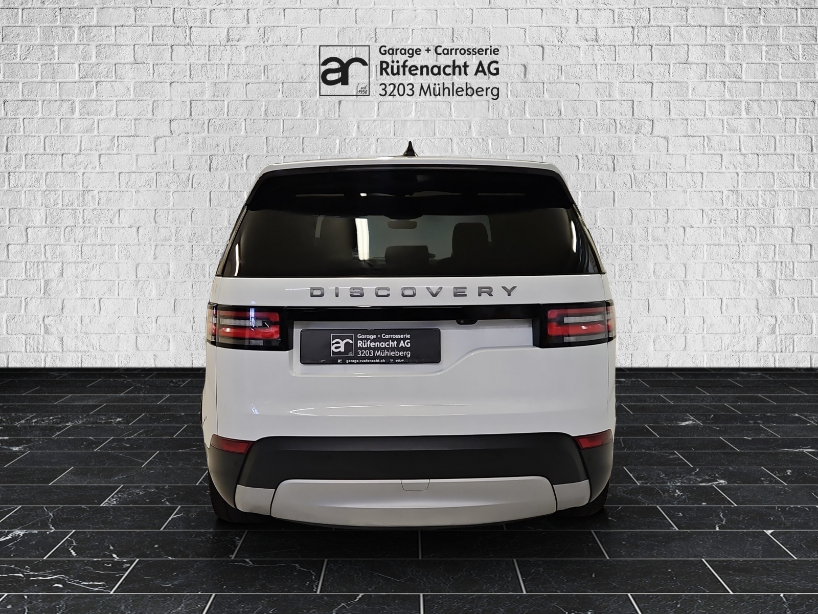 LAND ROVER Discovery 2.0 TD4 HSE-showroom-element-3