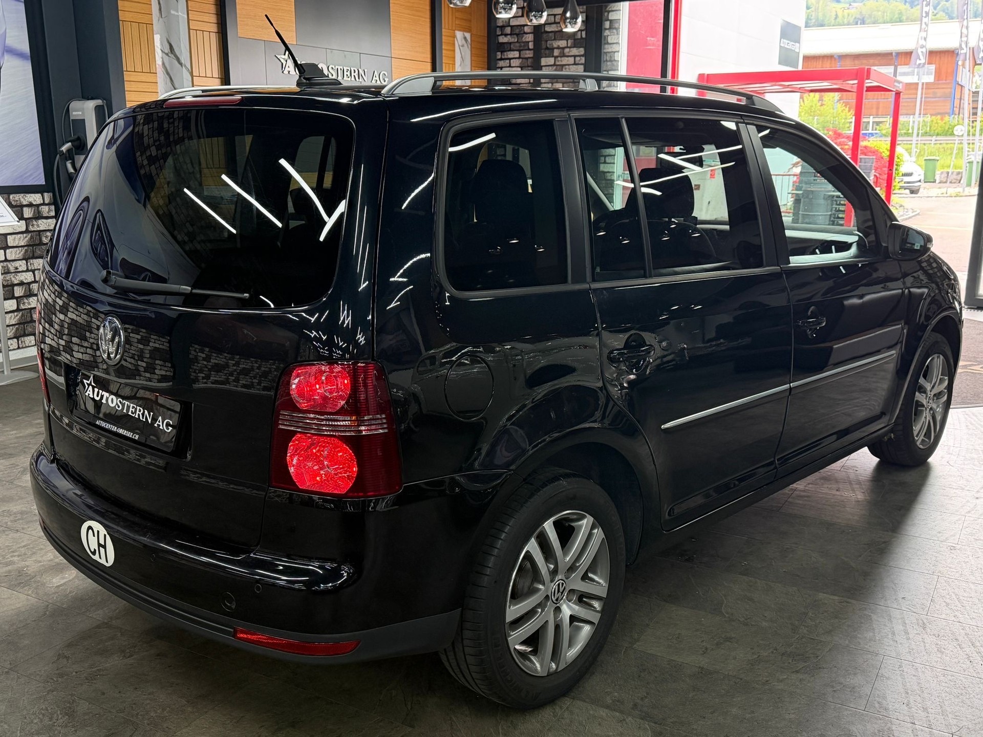 VW Touran 1.4 TSI Highline DSG-image-2