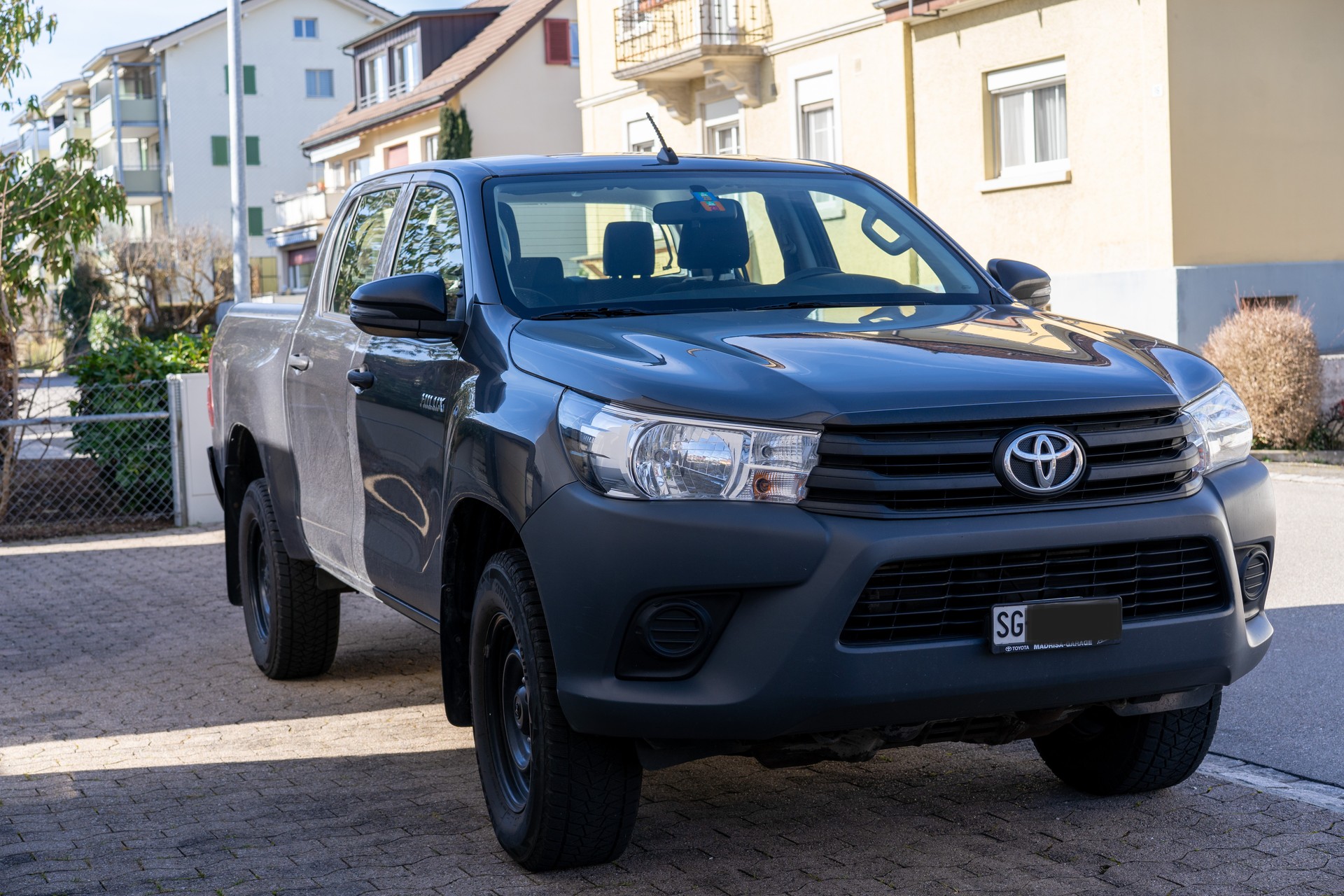 TOYOTA Hilux 2.4D DoubleCab 4x4, *Frisch MFK* *8Räder* *Tempomat*