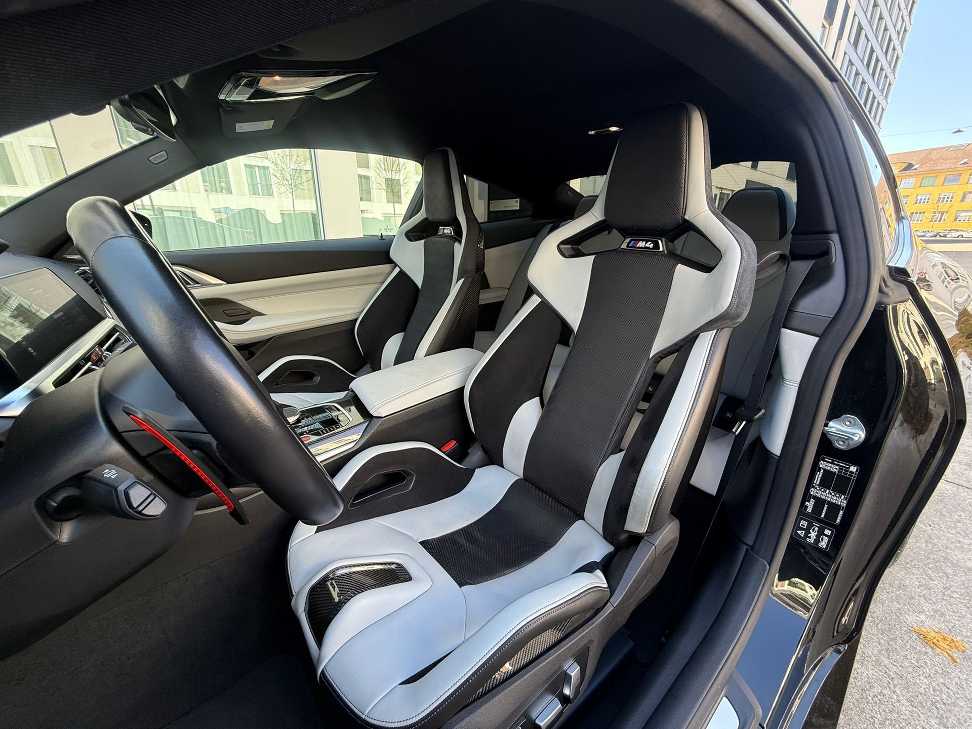 BMW M4 Coupé Competition M xDrive-image-9