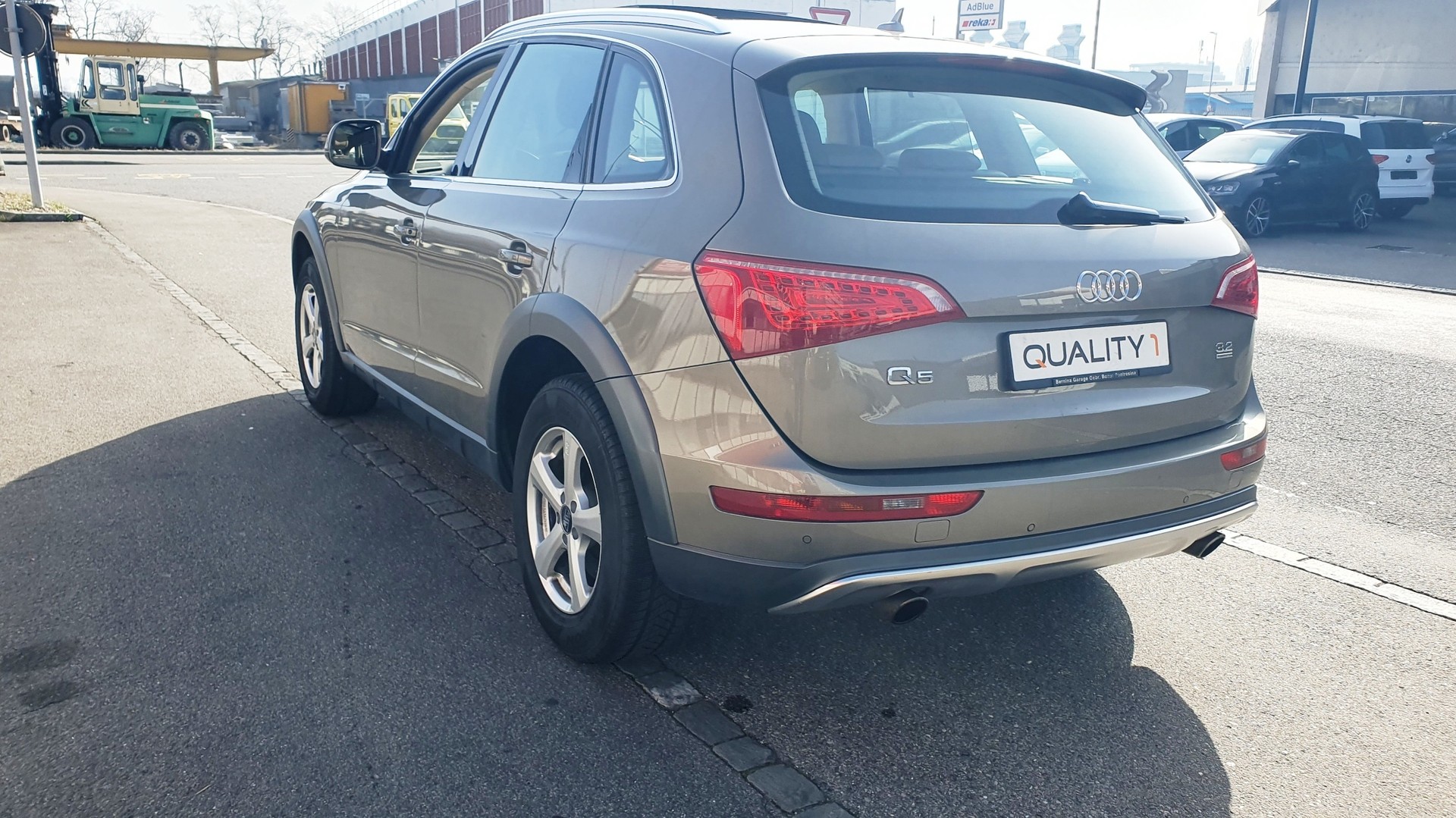 AUDI Q5 3.2 FSI quattro S-tronic-image-5