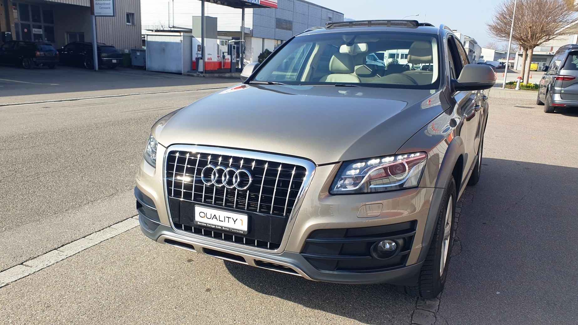 AUDI Q5 3.2 FSI quattro S-tronic-image-3