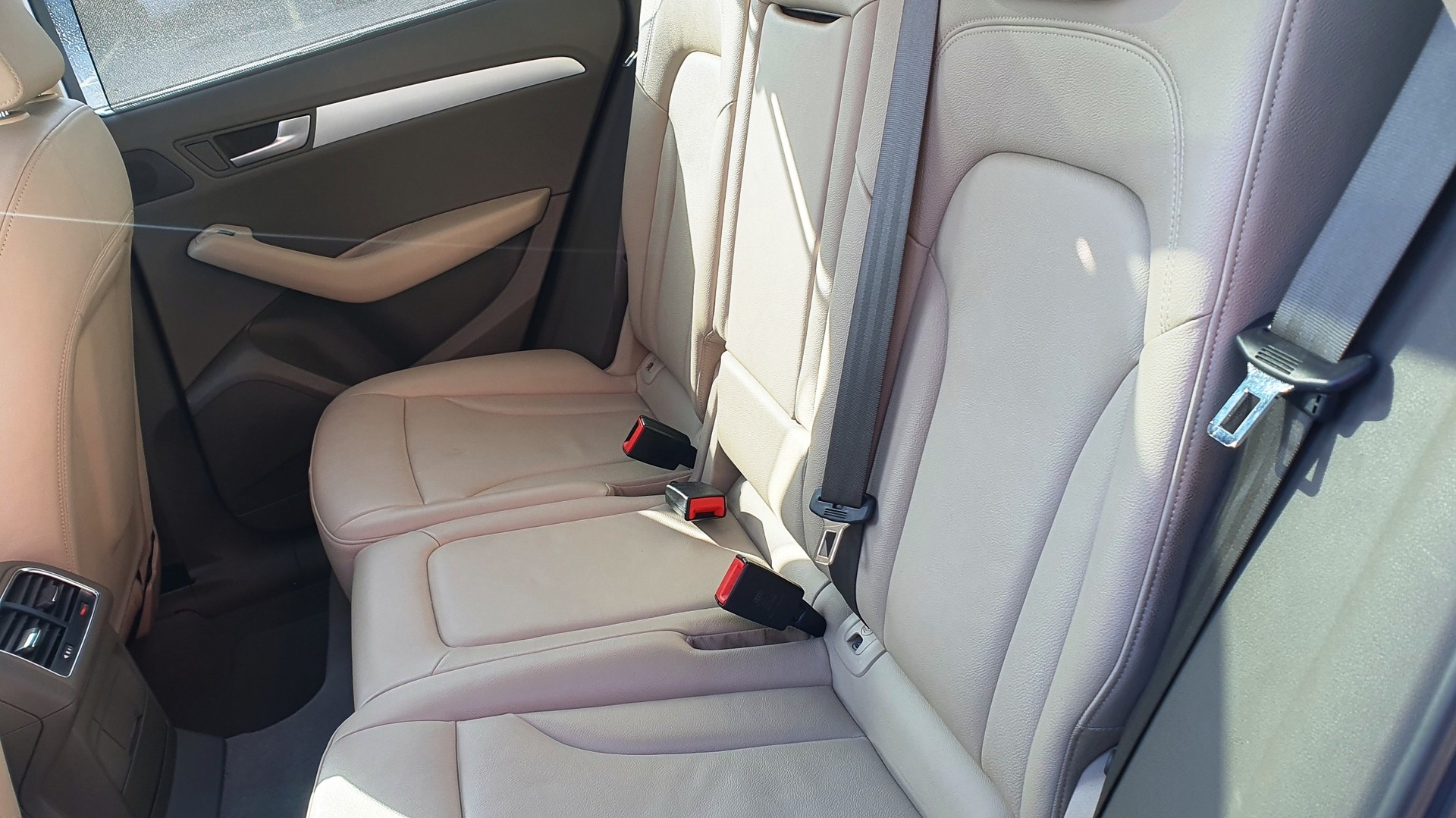 AUDI Q5 3.2 FSI quattro S-tronic-image-11