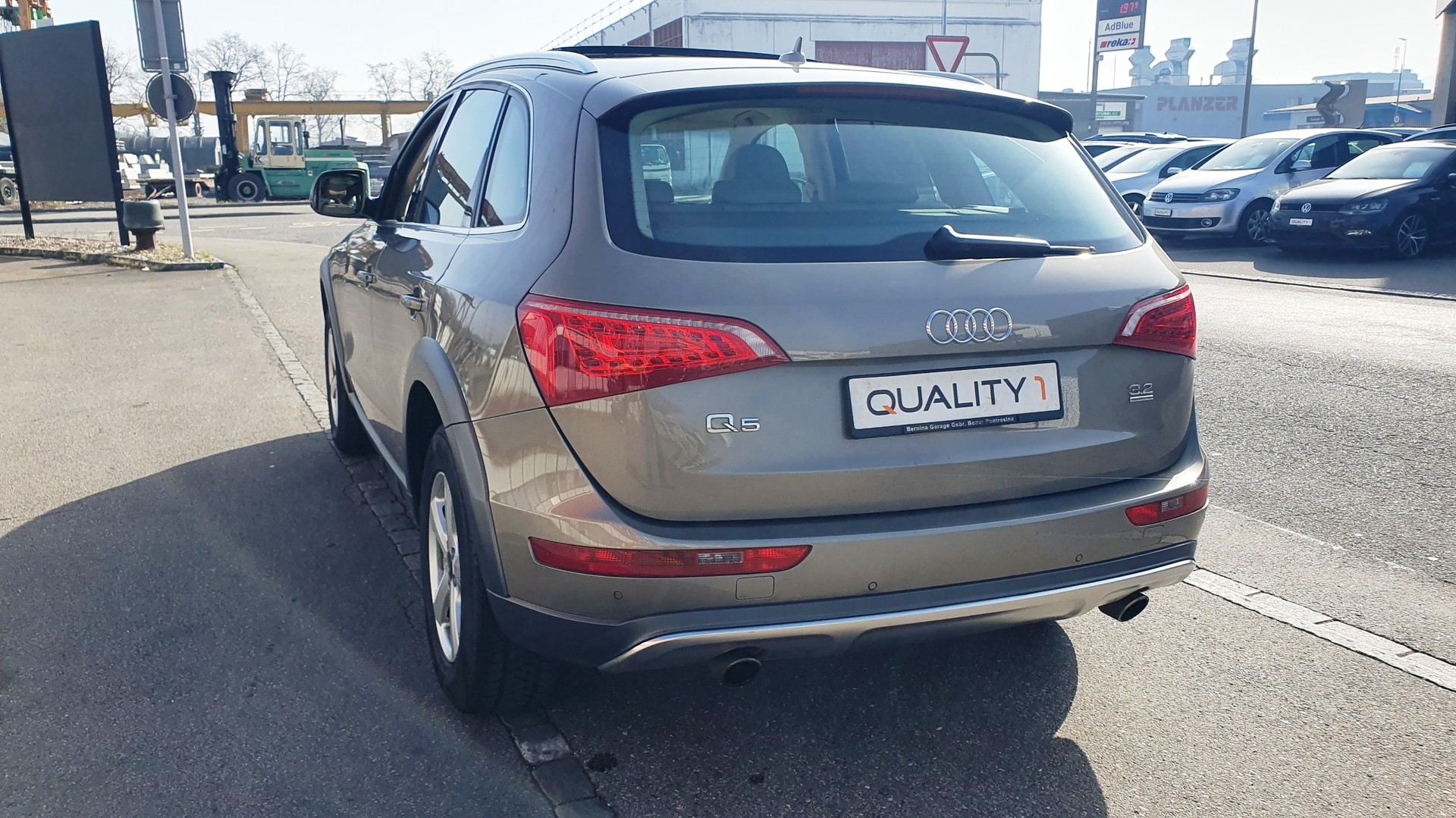 AUDI Q5 3.2 FSI quattro S-tronic-image-6