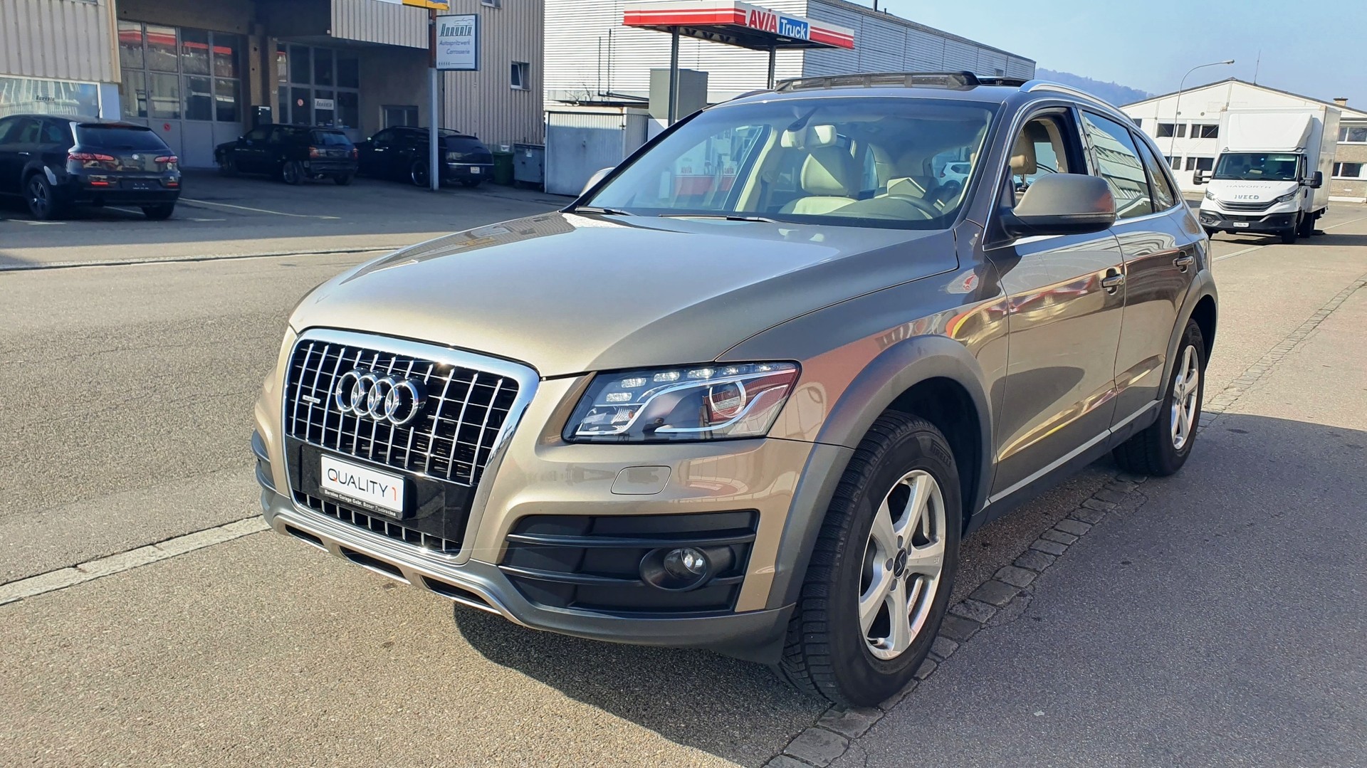 AUDI Q5 3.2 FSI quattro S-tronic-image-4