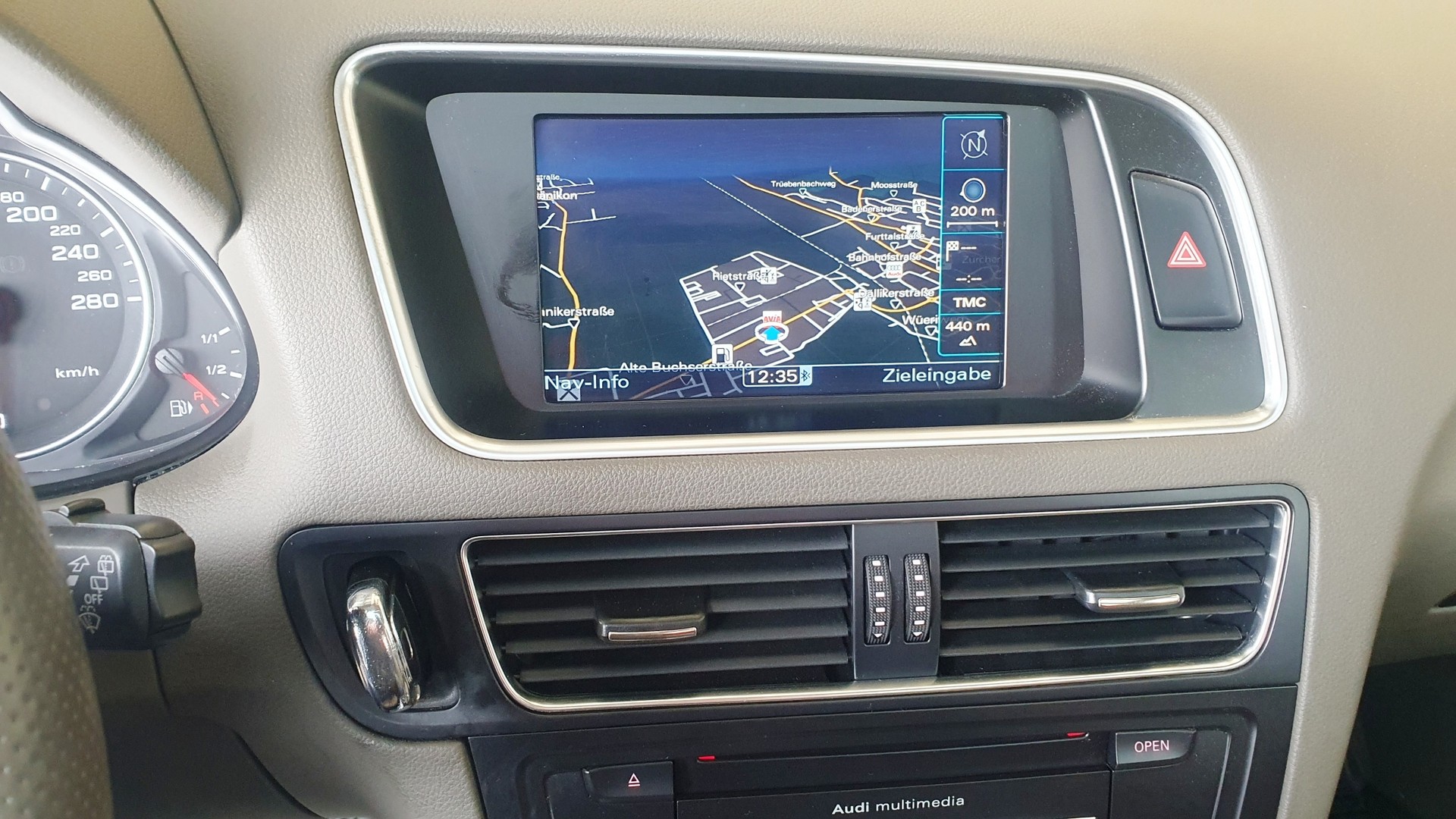 AUDI Q5 3.2 FSI quattro S-tronic-image-1