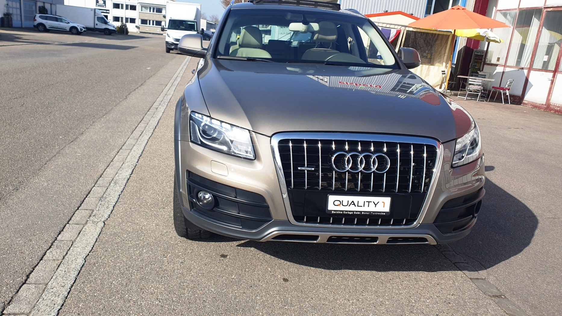 AUDI Q5 3.2 FSI quattro S-tronic-image-2