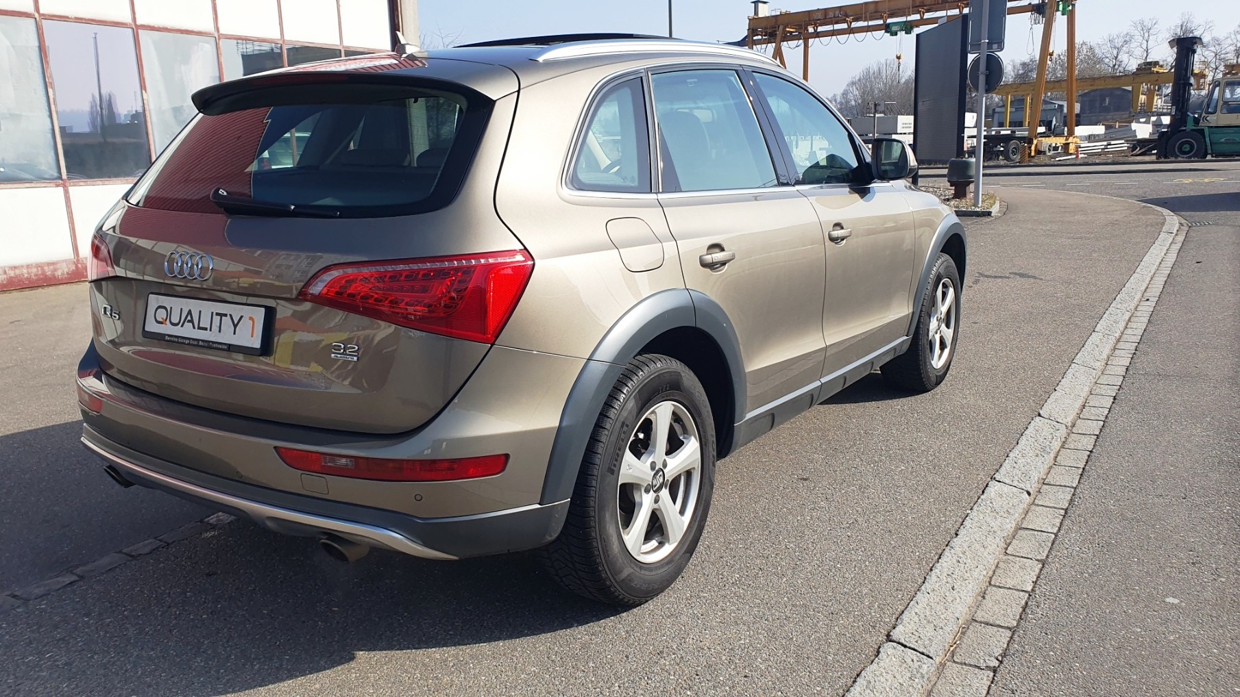 AUDI Q5 3.2 FSI quattro S-tronic-image-9