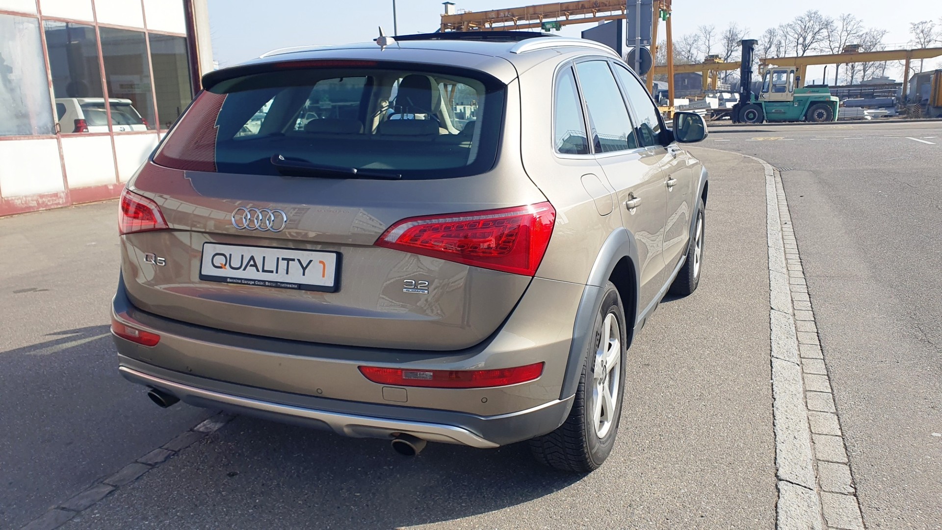 AUDI Q5 3.2 FSI quattro S-tronic-image-8