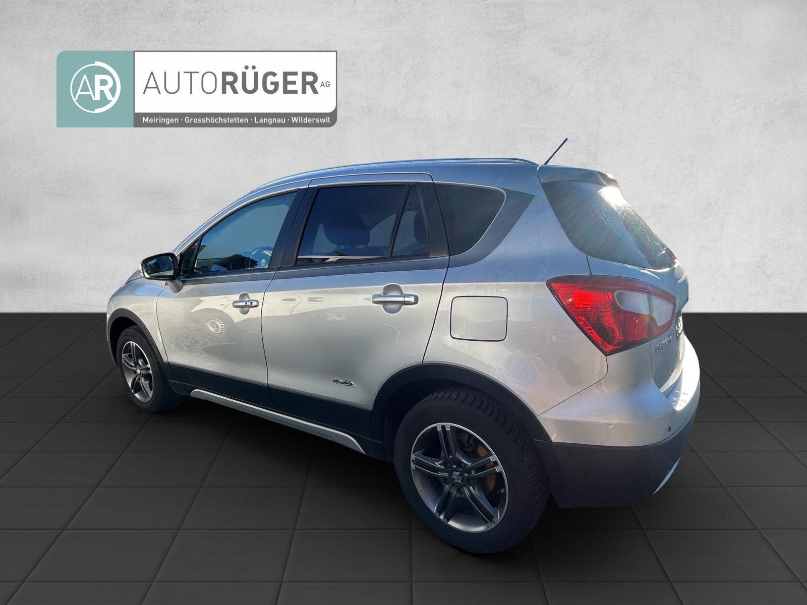 SUZUKI SX4 S-Cross 1.6 TD PizSulai 4WD TCSS-image-2