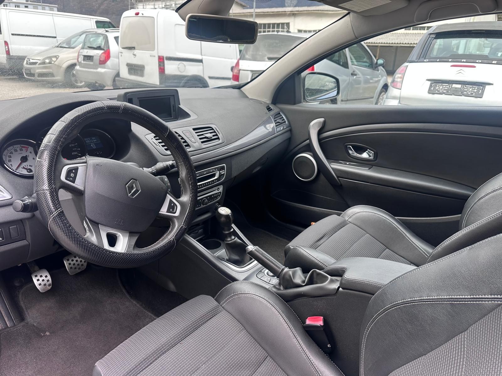 RENAULT Mégane Coupé 2.0 16V Turbo GT-image-12
