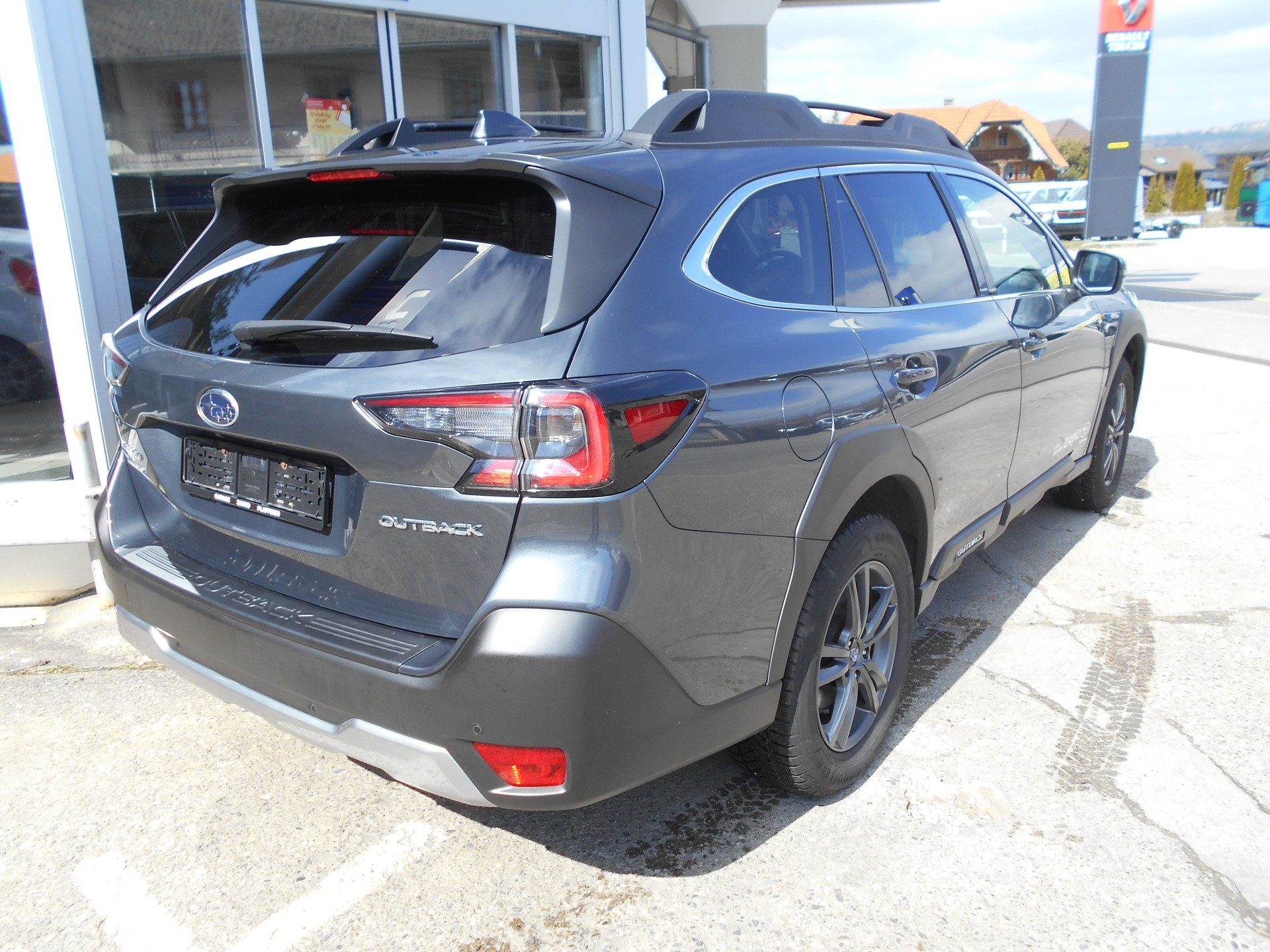SUBARU Outback 2.5i Swiss Plus AWD Lineartronic-image-4